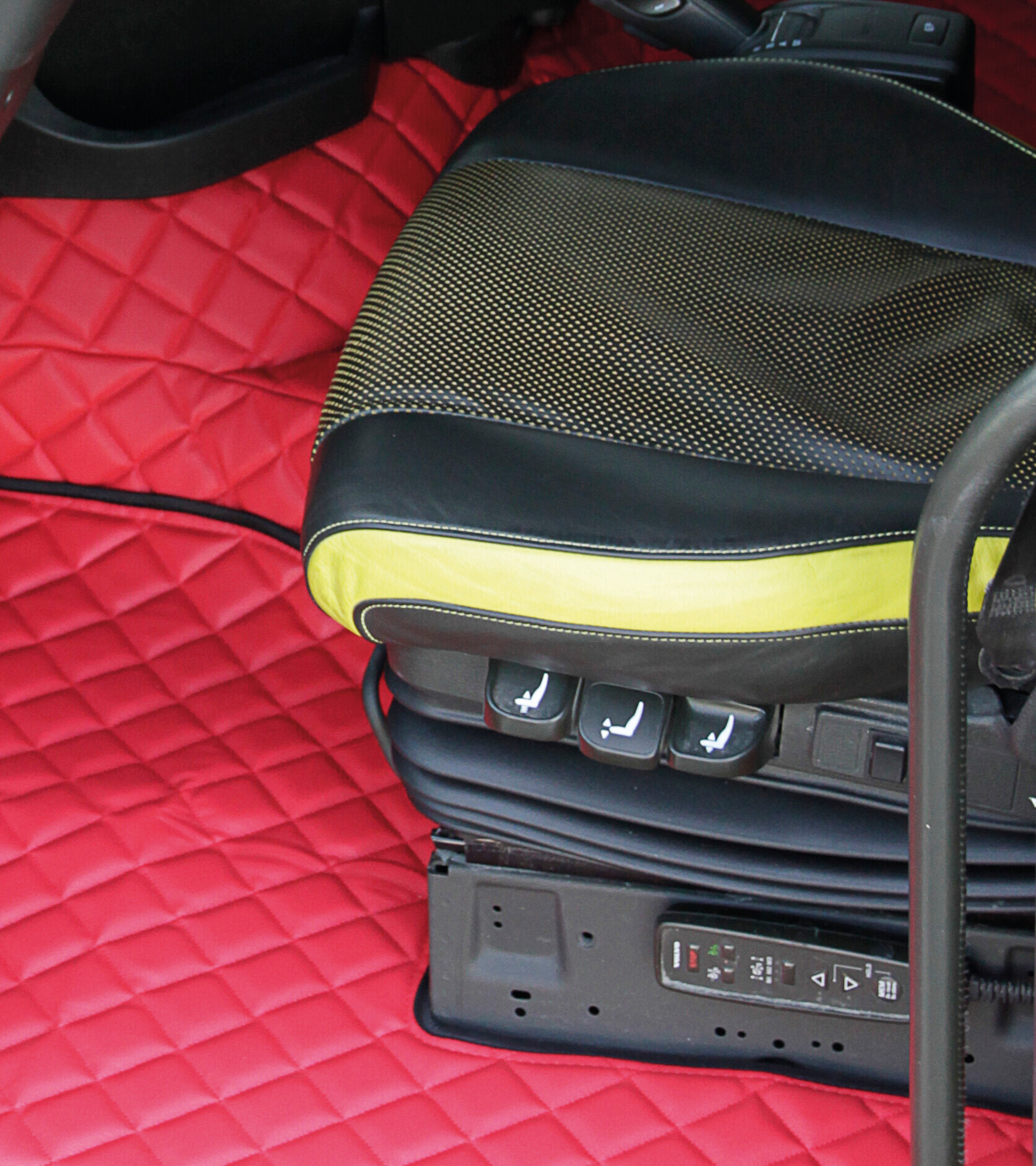 Schiuma pulizia interni in pelle - 300 ml 2 Schiuma pulizia interni in pelle - 300 ml - immagine 2