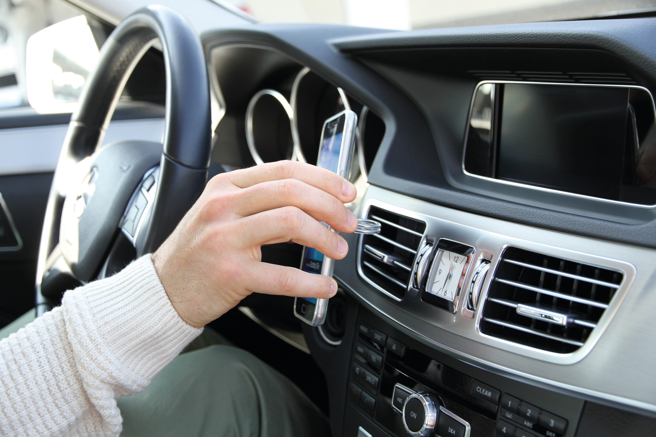 Cool Ring, supporto multiuso adesivo - immagine 5