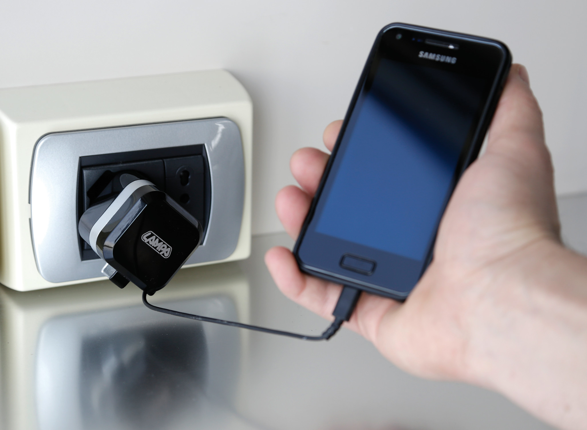 Caricabatteria da rete Micro Usb con 1 porta Usb - Fast Charge - 2400 mA - 100/230V - immagine 7