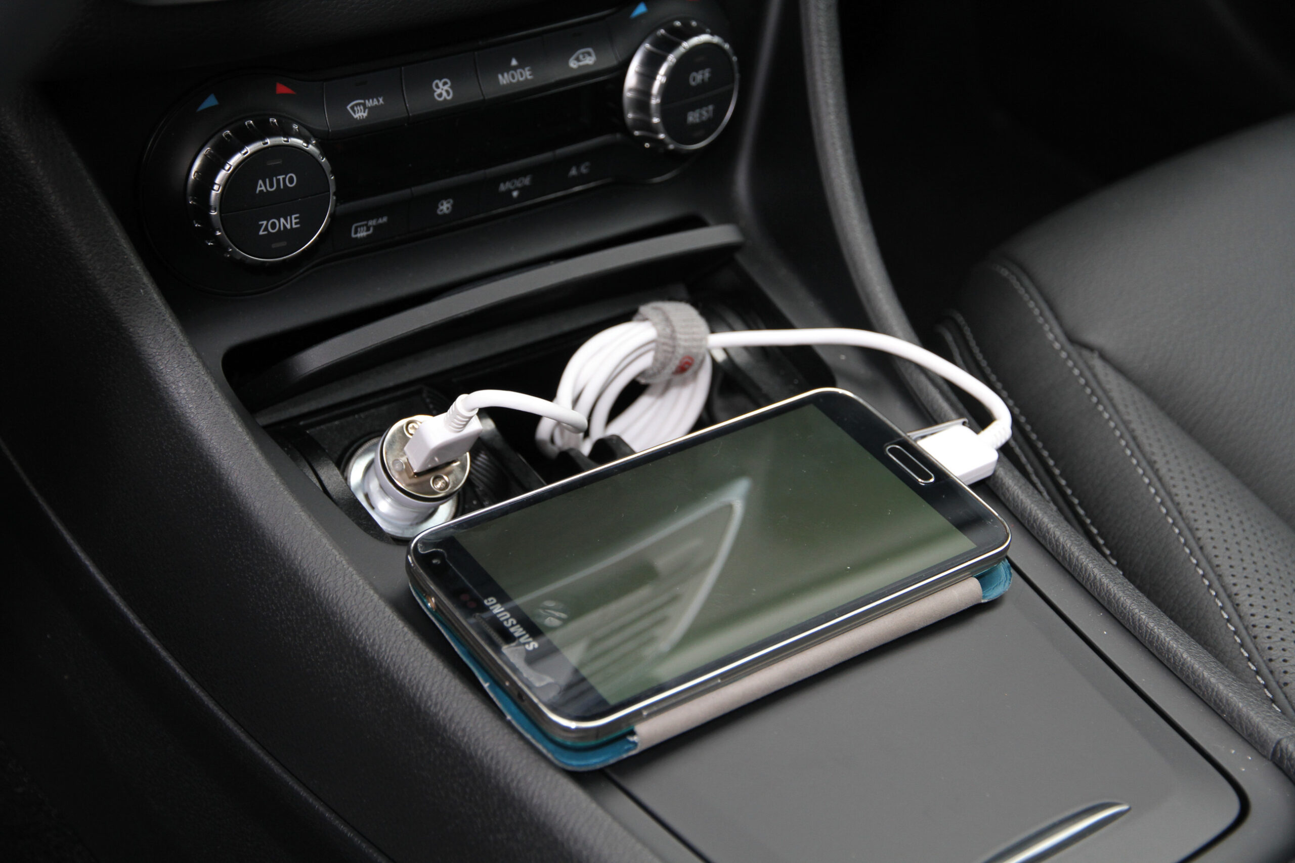 Display 20 pz - Caricabatteria 1 porta Usb - 1000 mA - 12/24V - immagine 4