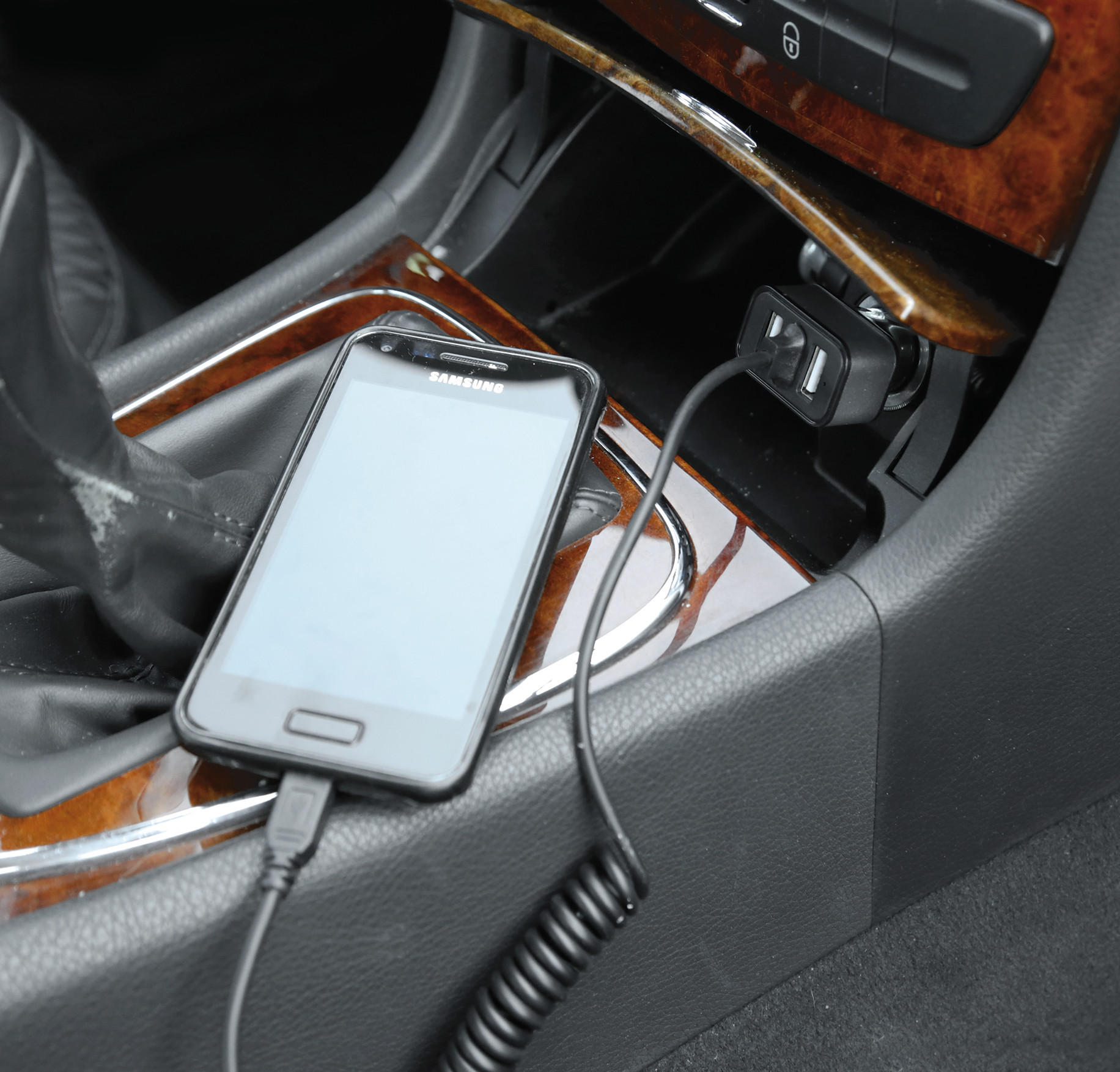 Caricabatteria Micro Usb con 2 porte Usb - 2400 mA - 12/24V - immagine 6