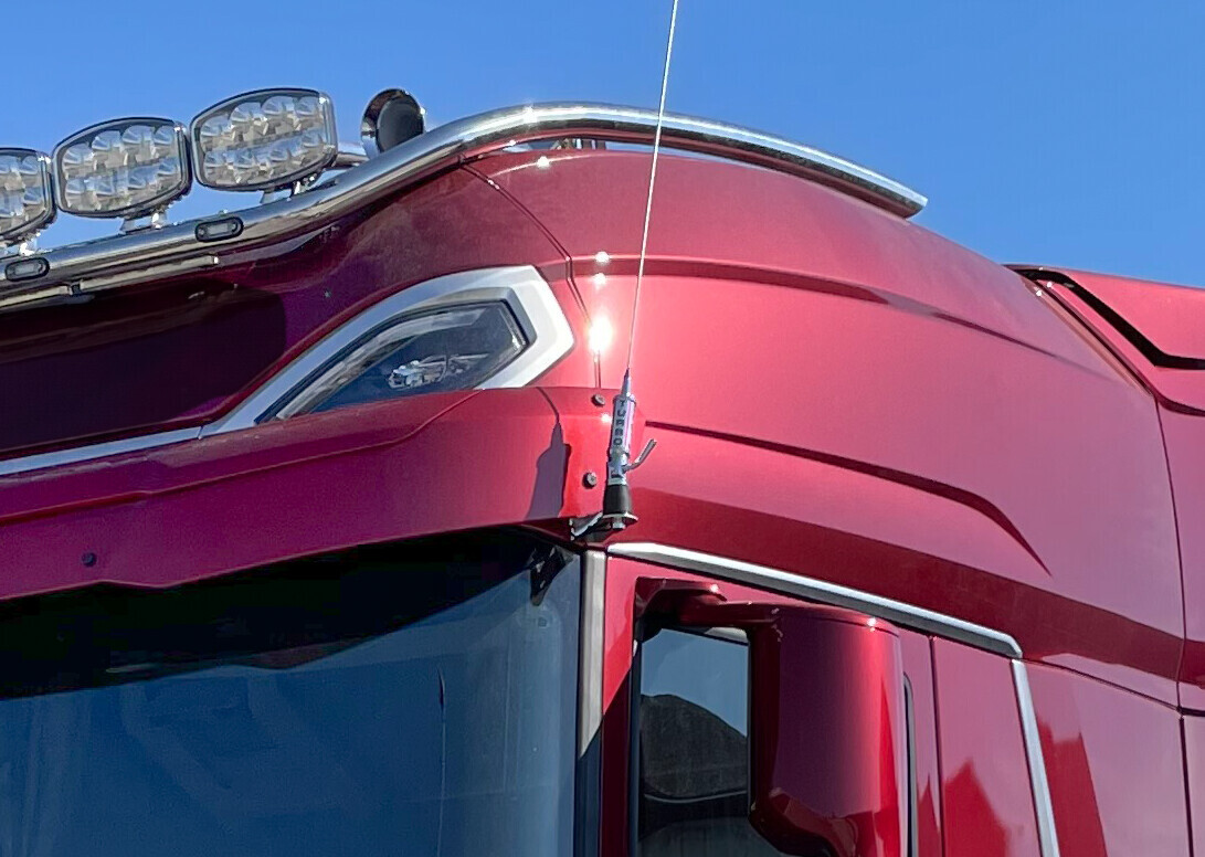 Staffa per antenna CB - Attacco su visiera parasole - compatibile per Daf XF (06/21>) - Daf XG (06/21>) - immagine 2