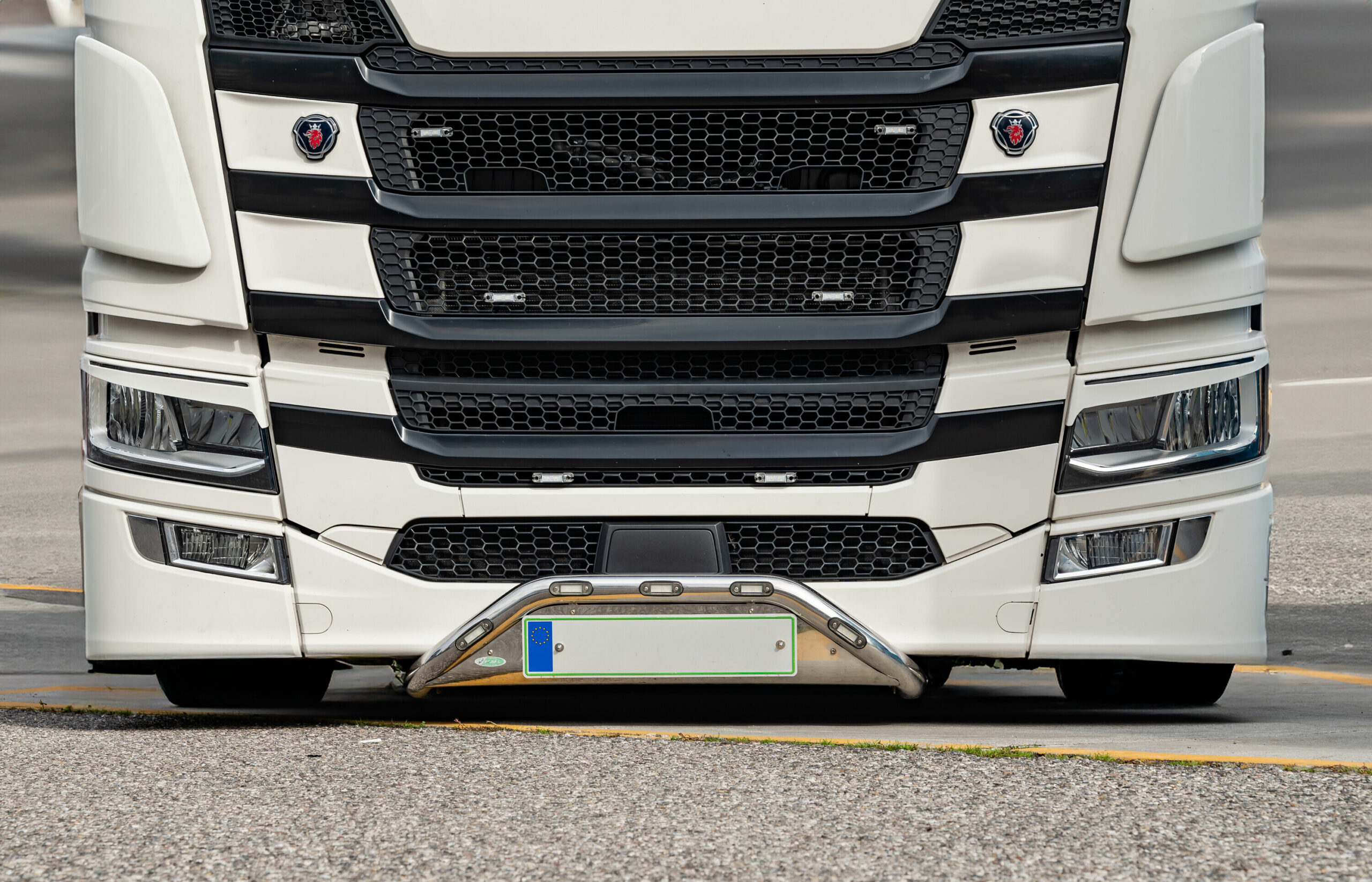 Barra portatarga, 5 fori - compatibile per Scania R Serie 7 - New Generation (11/16>) Paraurti piccolo - Scania S Serie 7 - New Generation (11/16>) Paraurti piccolo - Scania G Serie 7 - New Generation (01/18>) Paraurti piccolo - immagine 2