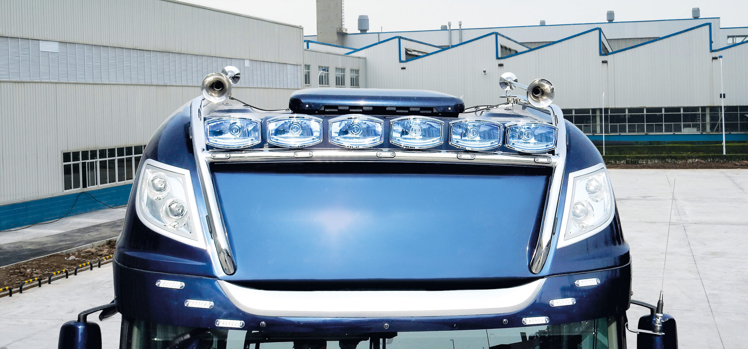 Barra portafari per tetto, stile H, 11 fori - compatibile per Daf XF 105 (02/04>12/14) SuperSpace, Tetto da forare - Daf XF 106 (10/12>05/21) SuperSpace, Tetto da forare - immagine 2