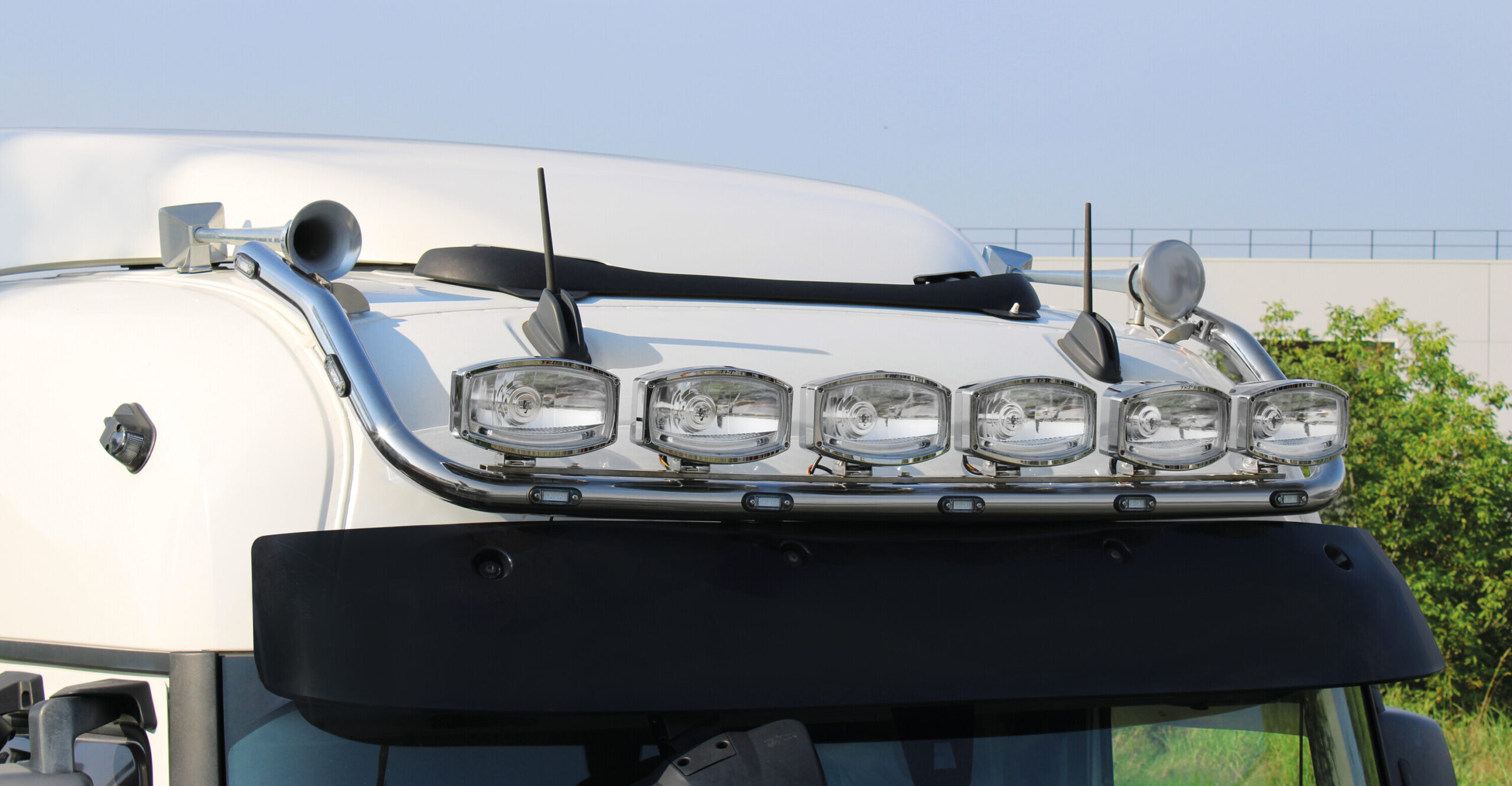 Barra portafari per tetto, standard corto, 9 fori - compatibile per Renault T (06/13>) Tetto da forare - immagine 2