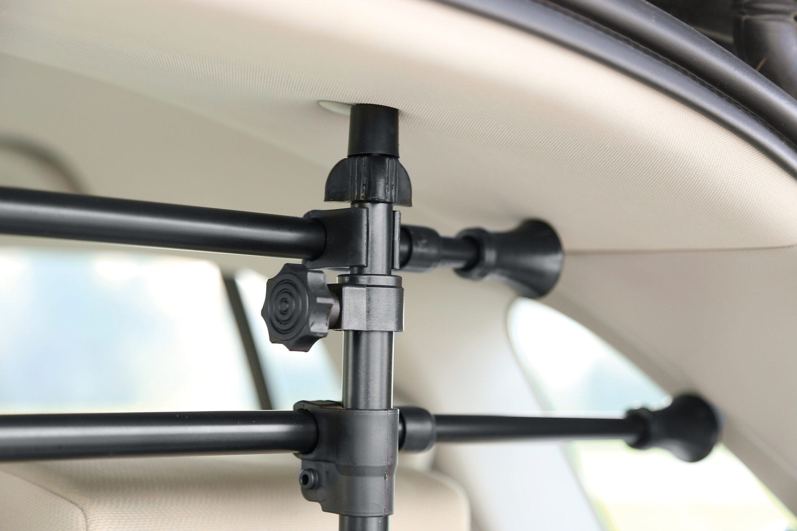 GRG-9 Compact, griglia divisoria telescopica 4 elementi, applicazione al poggiatesta 4 GRG-9 Compact, griglia divisoria telescopica 4 elementi, applicazione al poggiatesta - immagine 4