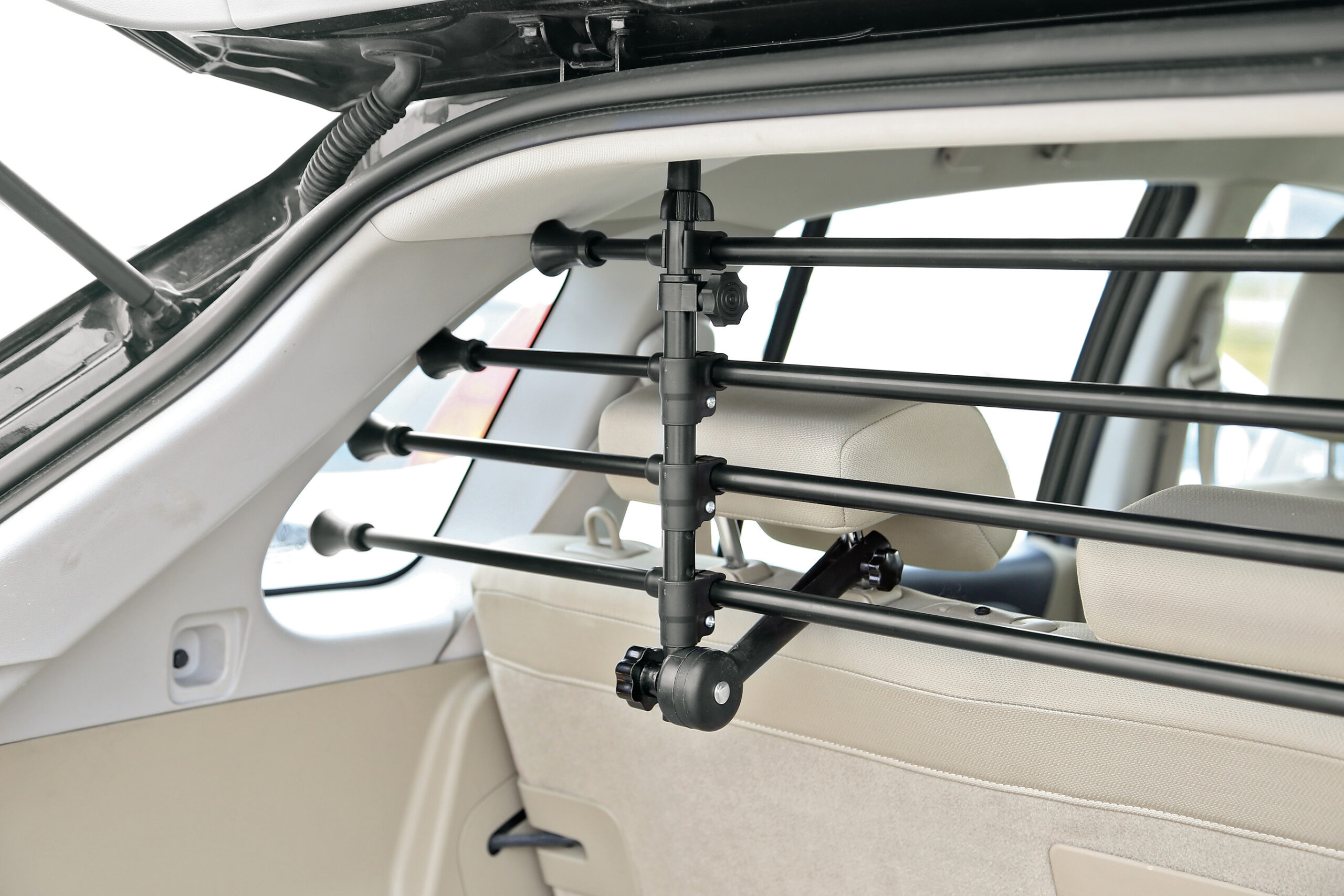 GRG-9 Compact, griglia divisoria telescopica 4 elementi, applicazione al poggiatesta 6 GRG-9 Compact, griglia divisoria telescopica 4 elementi, applicazione al poggiatesta - immagine 6