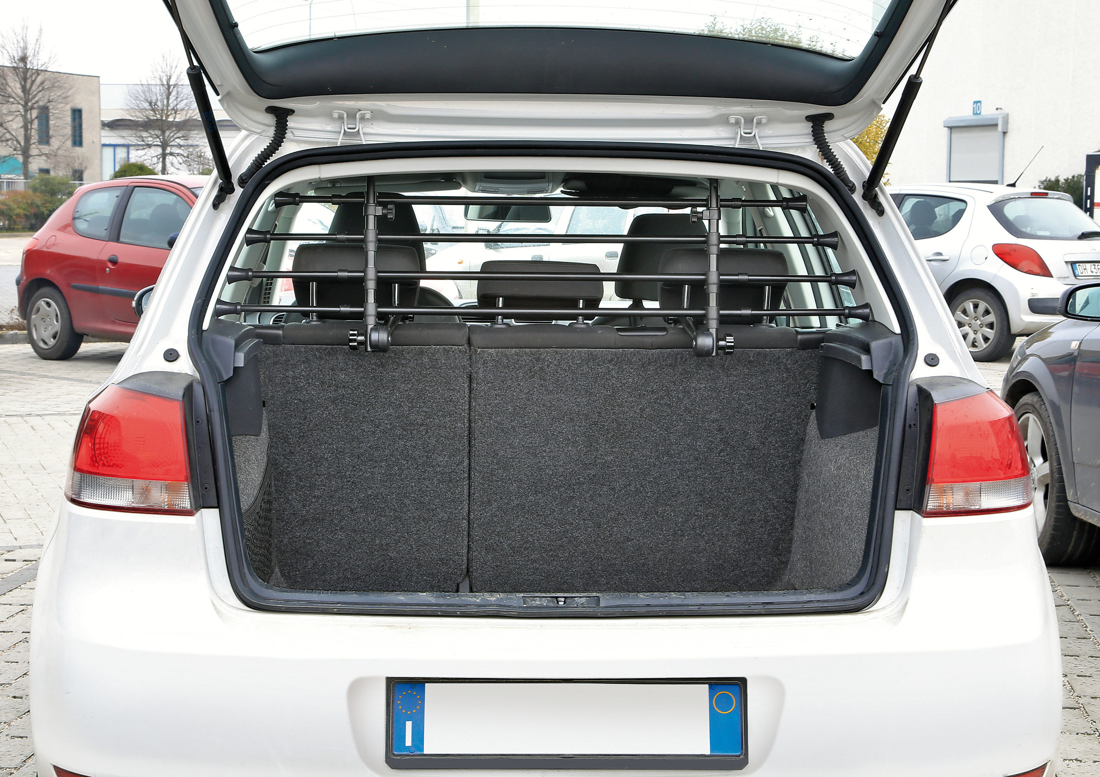 GRG-9 Compact, griglia divisoria telescopica 4 elementi, applicazione al poggiatesta 7 GRG-9 Compact, griglia divisoria telescopica 4 elementi, applicazione al poggiatesta - immagine 7