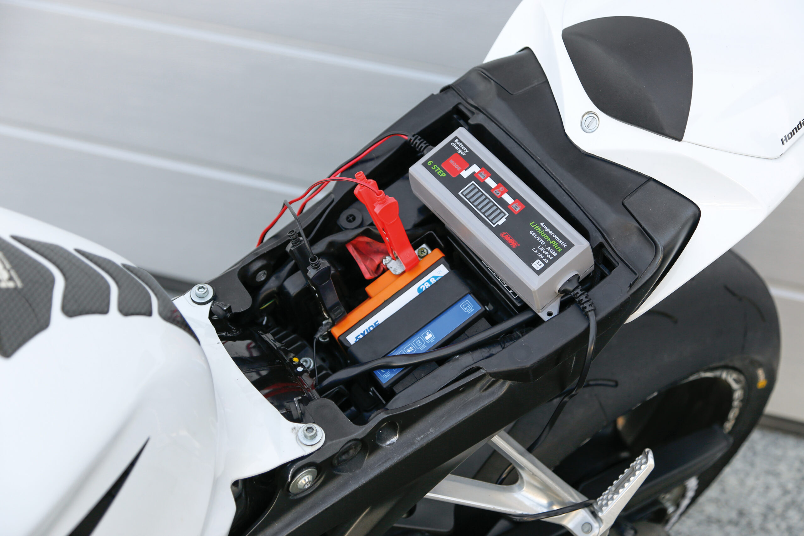 Amperomatic Lithium-Plus, caricabatteria intelligente, 12V - 3,8A - immagine 4