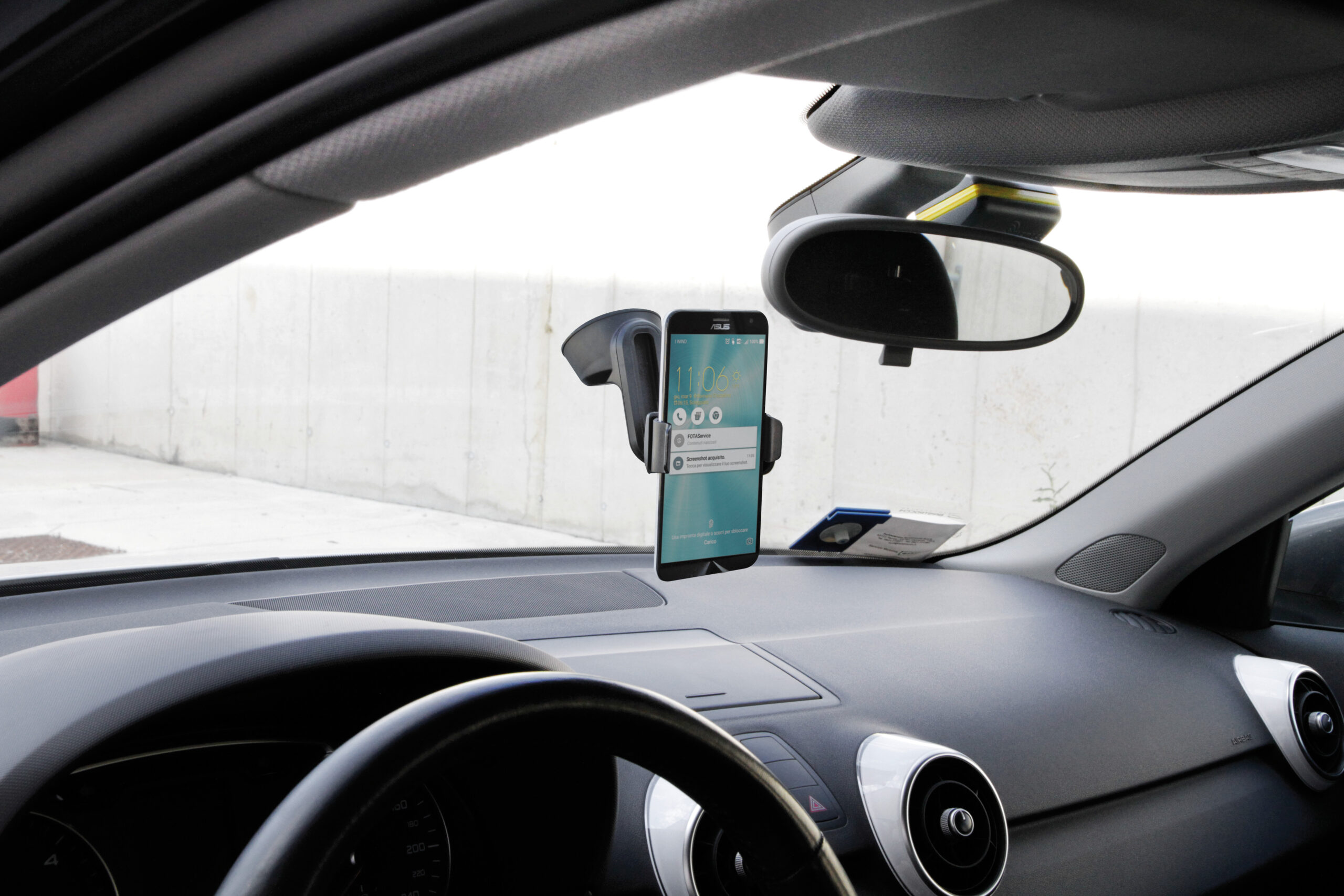 Snap Elevator, porta telefono con ventosa adesiva - immagine 10