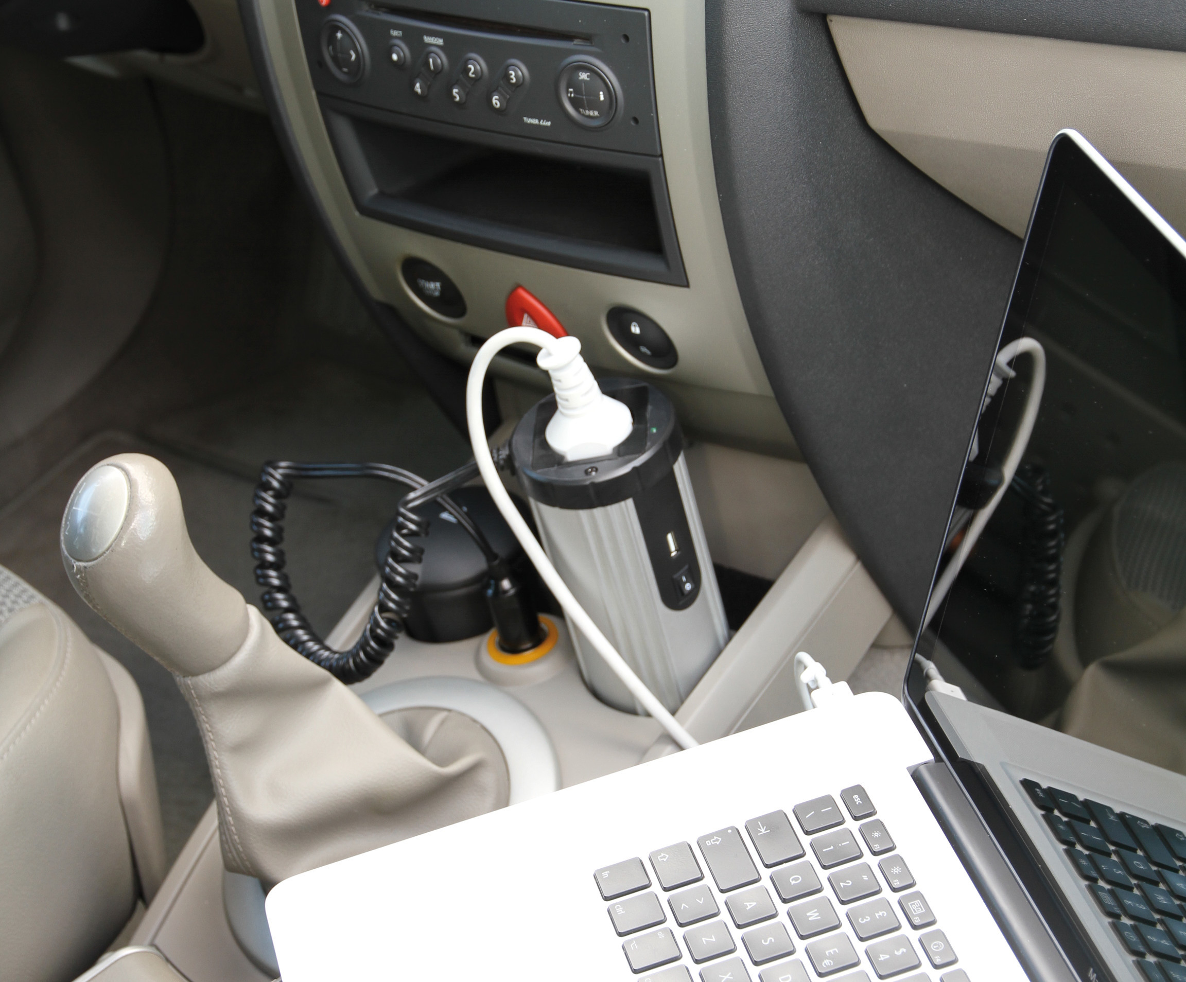 Power Inverter 200, trasformatore 12V > 220V - immagine 4