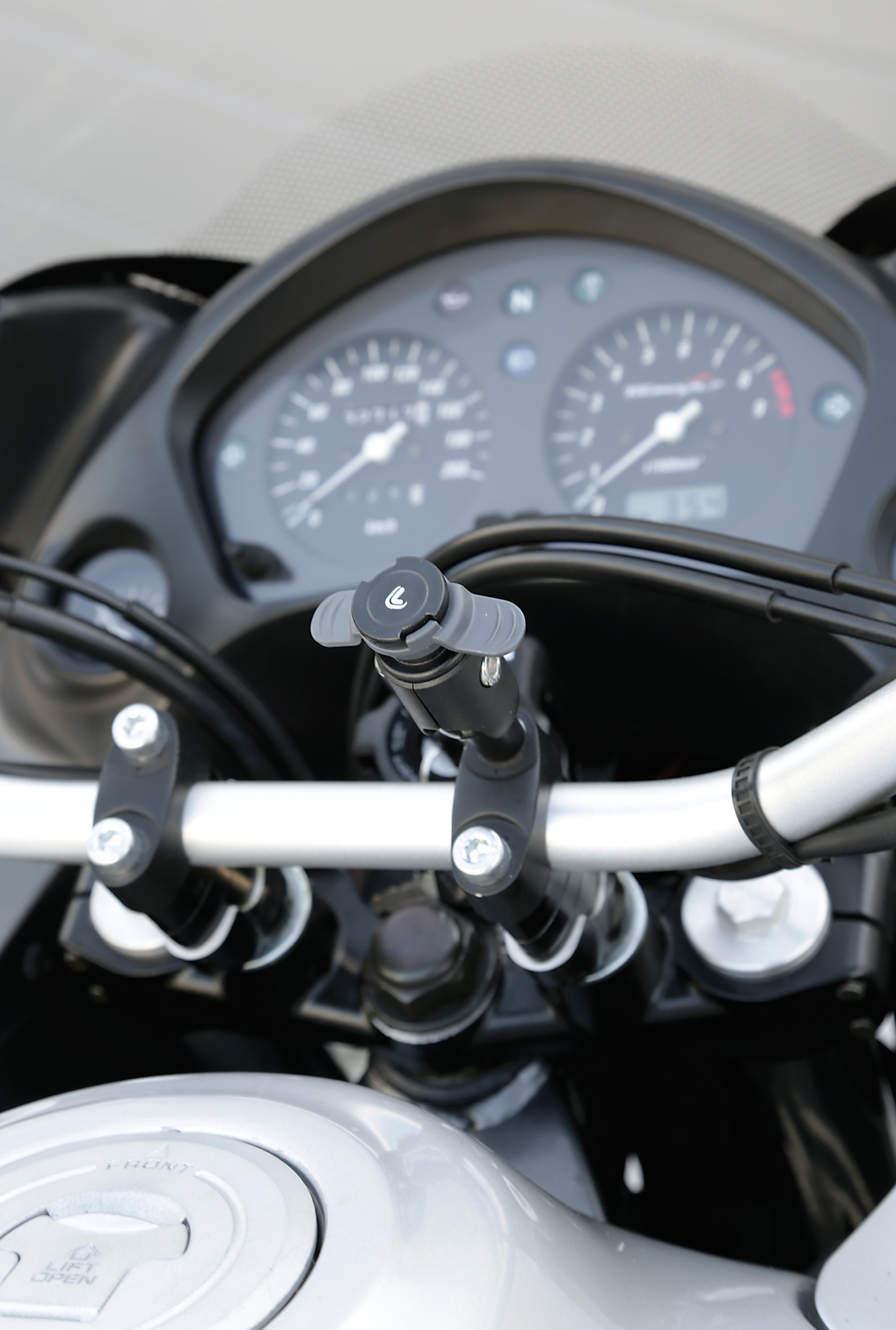 Screw, supporto con attacco per viti e riser M8 - immagine 6