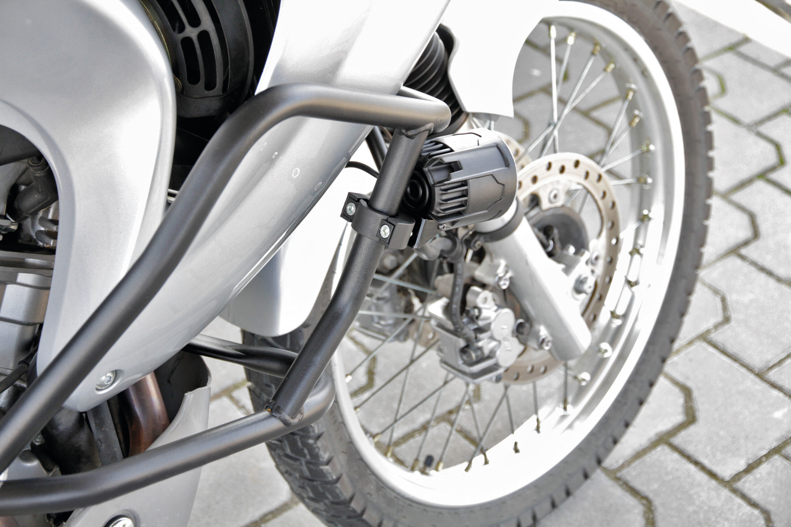 Fixer, coppia staffe per fari ausiliari - immagine 5