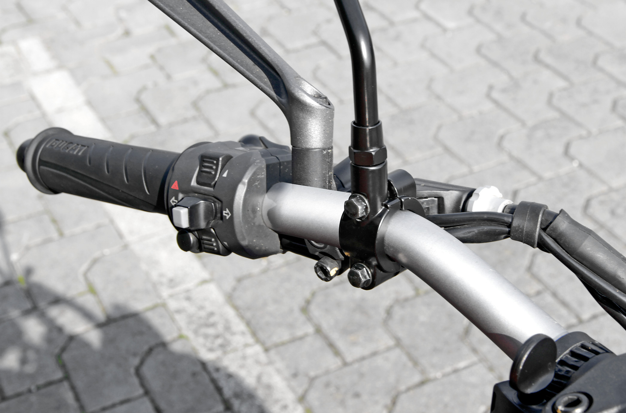 Fix Mirror, attacco specchietto da manubrio - immagine 5