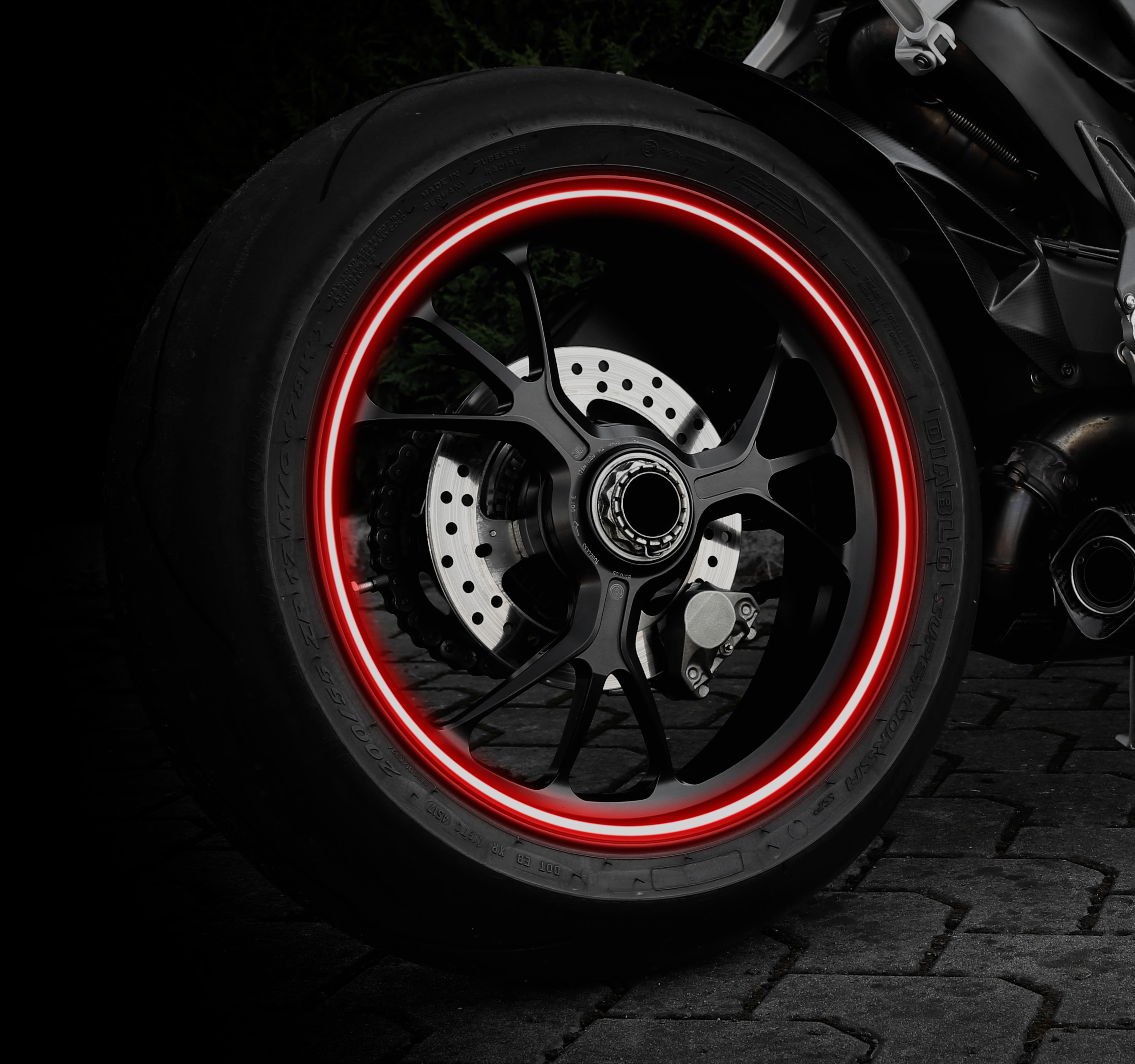 Wheel Stripe Reflective, profilo adesivo per cerchi ruota - Rosso 4 Wheel Stripe Reflective, profilo adesivo per cerchi ruota - Rosso - immagine 4