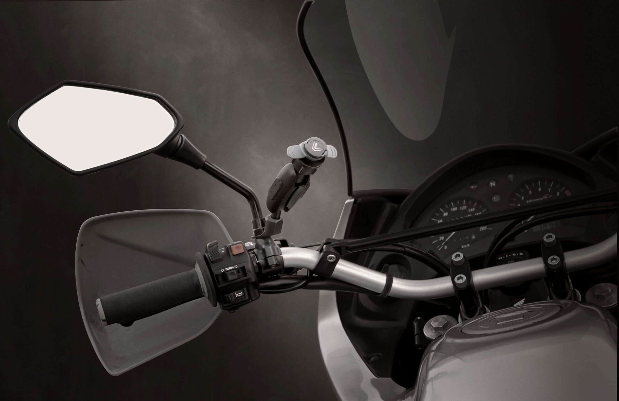 Titan Pole Orbit, supporto a braccio snodato con attacco per specchietti e viti passanti 12 Titan Pole Orbit, supporto a braccio snodato con attacco per specchietti e viti passanti - immagine 12