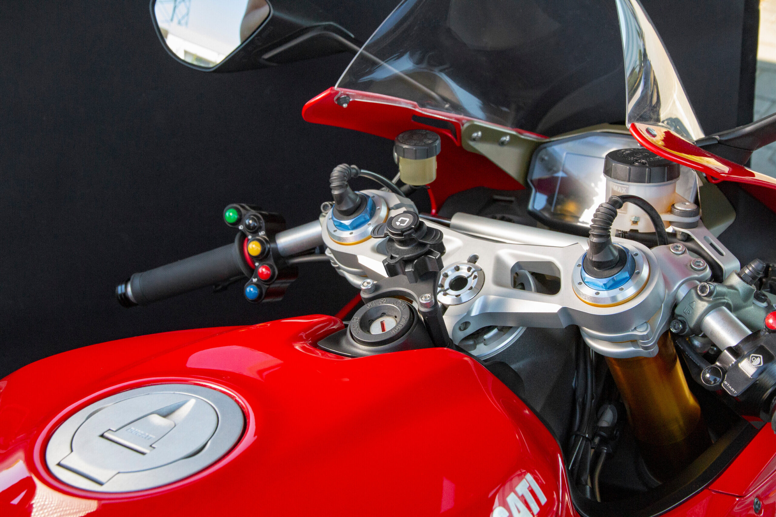 Panigale, attacco per blocchetto chiave compatibile con Ducati Panigale 899, 959, V2, 1199, 1299, V4 - immagine 5