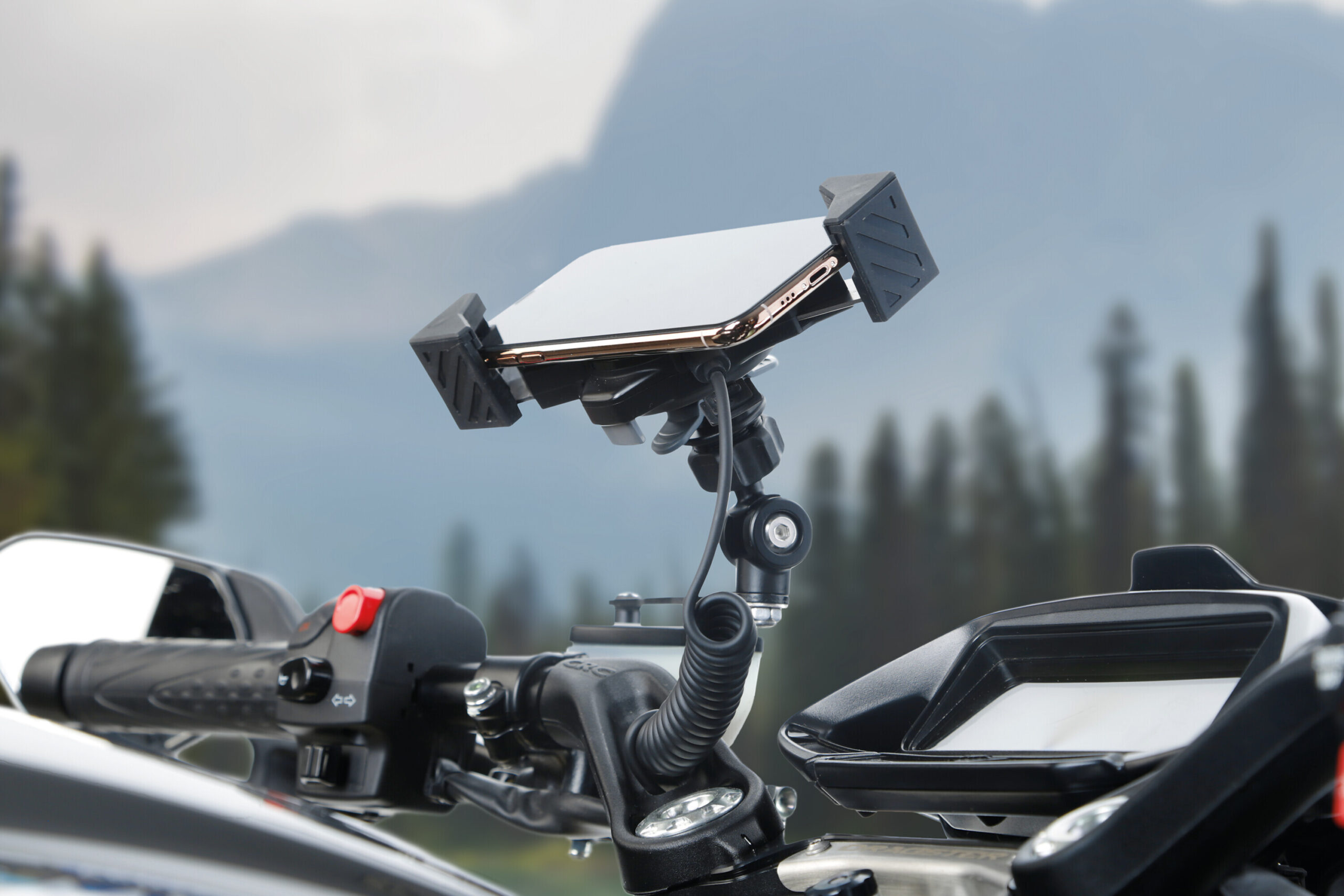 Chroma Wireless, porta smartphone universale ultra resistente con ricarica wireless - immagine 10