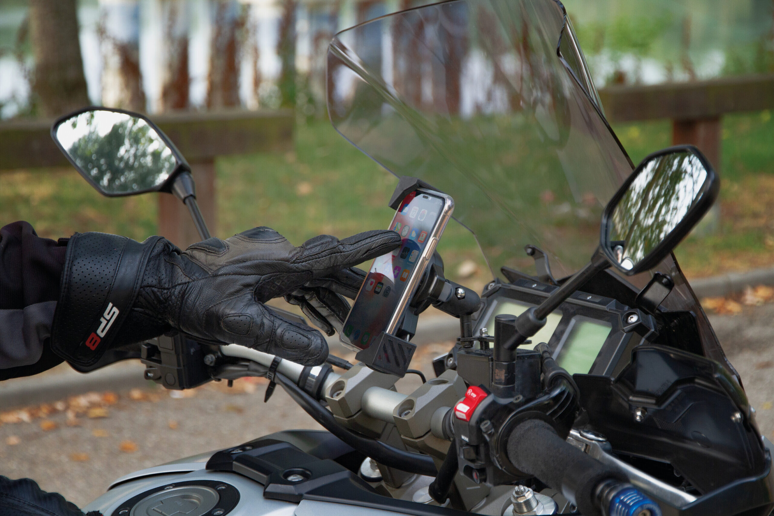 Chroma Wireless, porta smartphone universale ultra resistente con ricarica wireless - immagine 12