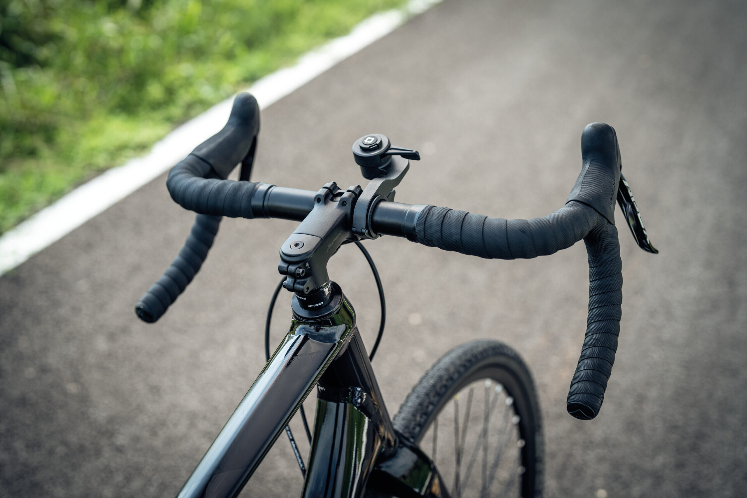 Outfront Pro, porta telefono con profilo basso per manubrio bici 3 Outfront Pro, porta telefono con profilo basso per manubrio bici - immagine 3