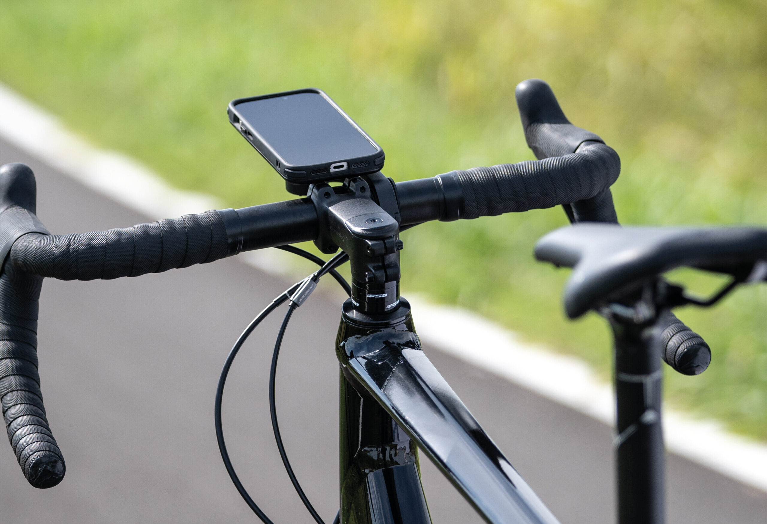 Outfront Pro, porta telefono con profilo basso per manubrio bici 5 Outfront Pro, porta telefono con profilo basso per manubrio bici - immagine 5