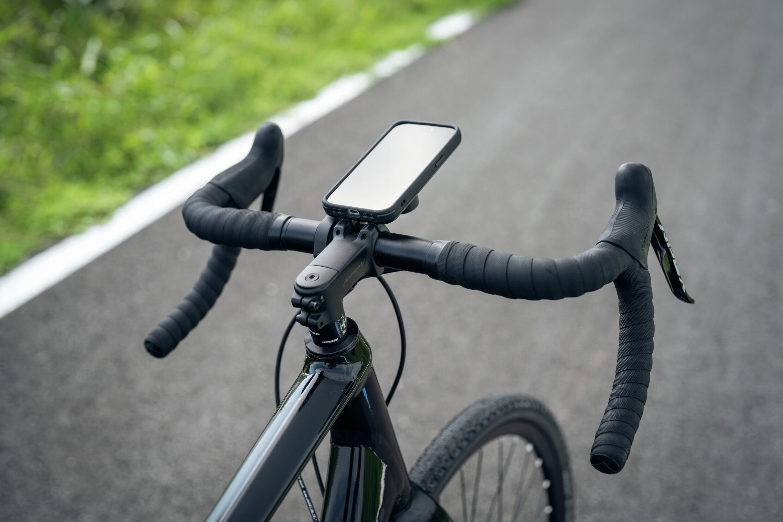 Outfront Pro, porta telefono con profilo basso per manubrio bici 7 Outfront Pro, porta telefono con profilo basso per manubrio bici - immagine 7