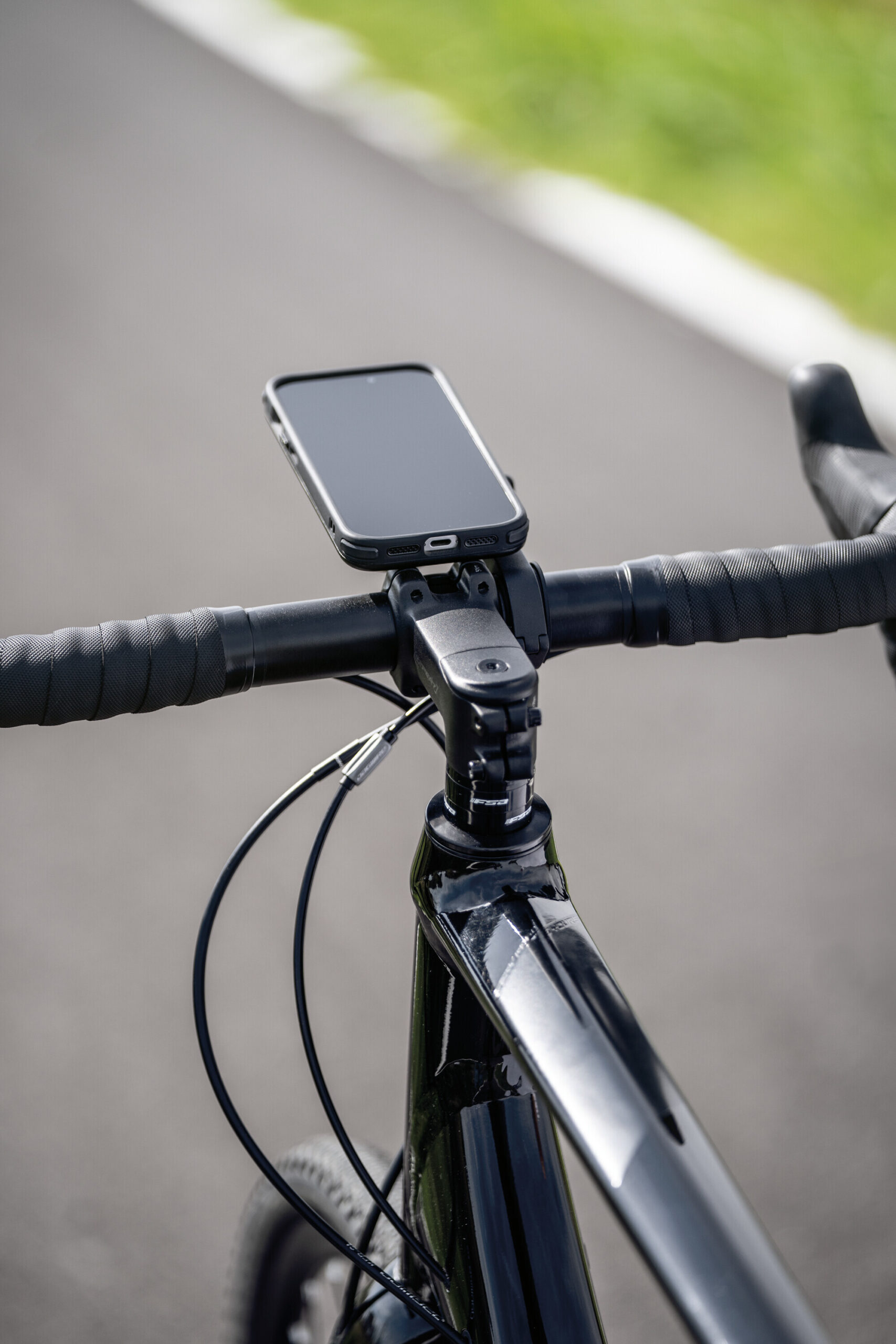 Outfront Pro, porta telefono con profilo basso per manubrio bici 9 Outfront Pro, porta telefono con profilo basso per manubrio bici - immagine 9