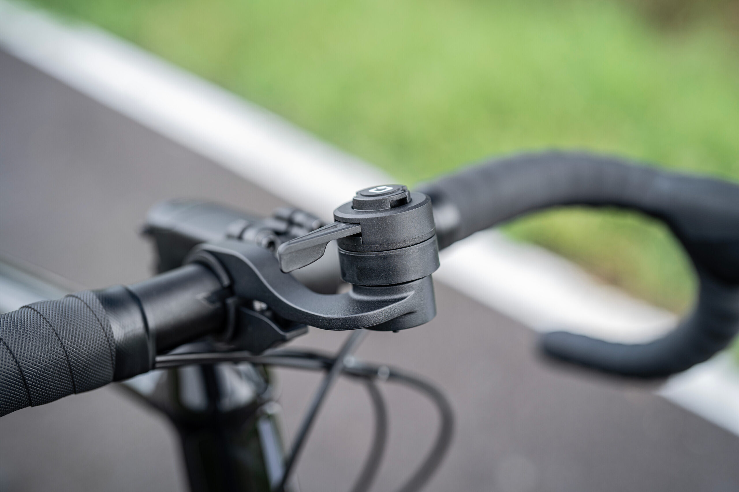 Outfront Pro, porta telefono con profilo basso per manubrio bici 11 Outfront Pro, porta telefono con profilo basso per manubrio bici - immagine 11