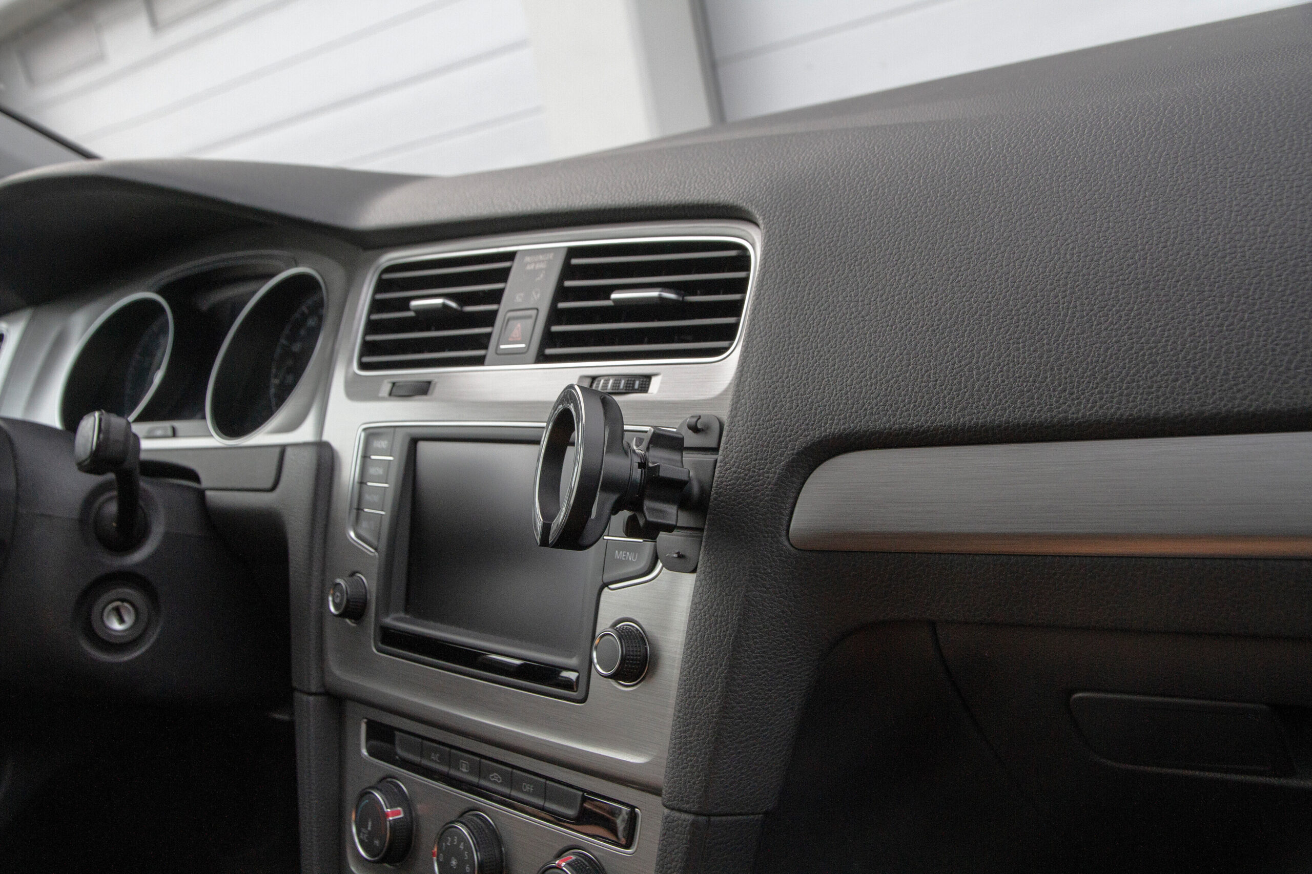 Mag Pro Stick, Porta telefono magnetico con attacco adesivo 3 Mag Pro Stick, Porta telefono magnetico con attacco adesivo - immagine 3