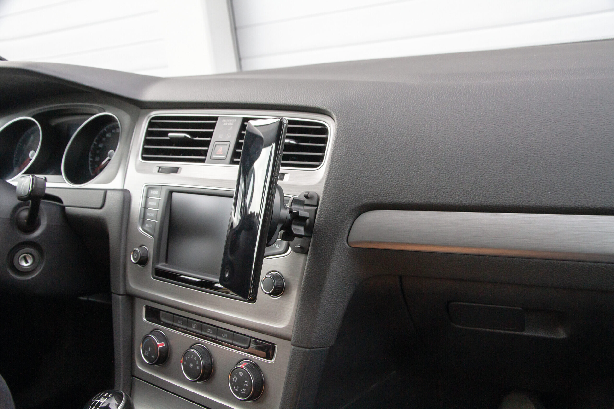 Mag Pro Stick, Porta telefono magnetico con attacco adesivo 5 Mag Pro Stick, Porta telefono magnetico con attacco adesivo - immagine 5