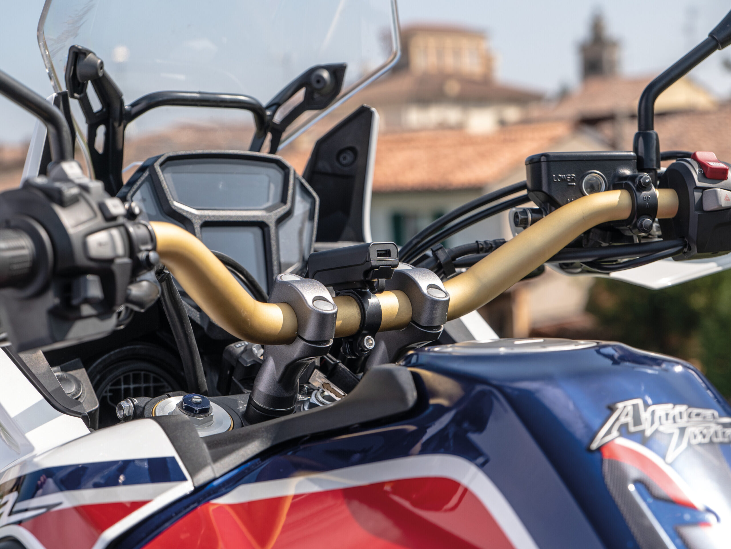 Trek X, Caricatore usb con doppia presa USB (USB A + USB C) resistente alla pioggia 8 Trek X, Caricatore usb con doppia presa USB (USB A + USB C) resistente alla pioggia - immagine 8