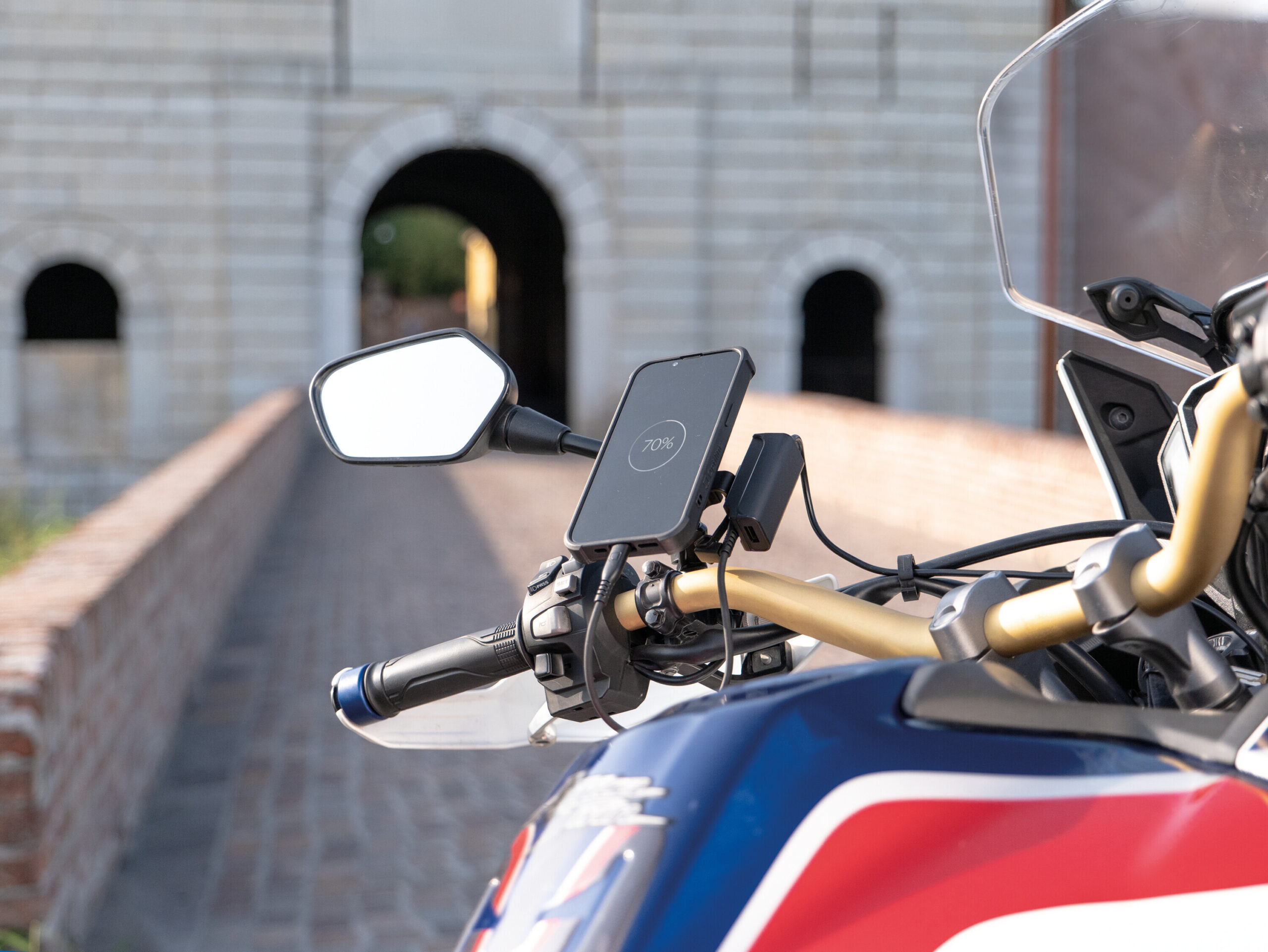 Trek X, Caricatore usb con doppia presa USB (USB A + USB C) resistente alla pioggia 9 Trek X, Caricatore usb con doppia presa USB (USB A + USB C) resistente alla pioggia - immagine 9