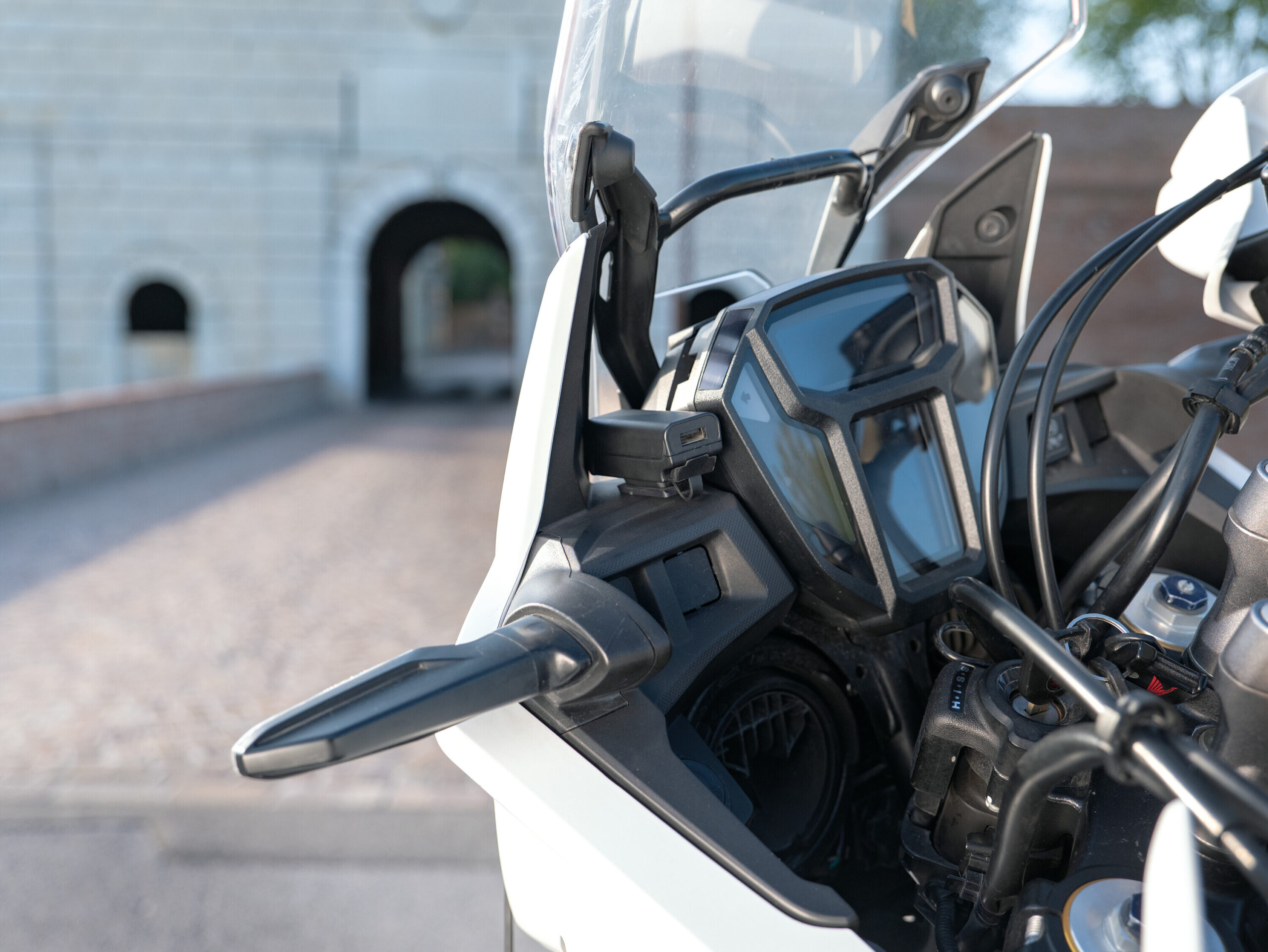 Trek X, Caricatore usb con doppia presa USB (USB A + USB C) resistente alla pioggia 11 Trek X, Caricatore usb con doppia presa USB (USB A + USB C) resistente alla pioggia - immagine 11