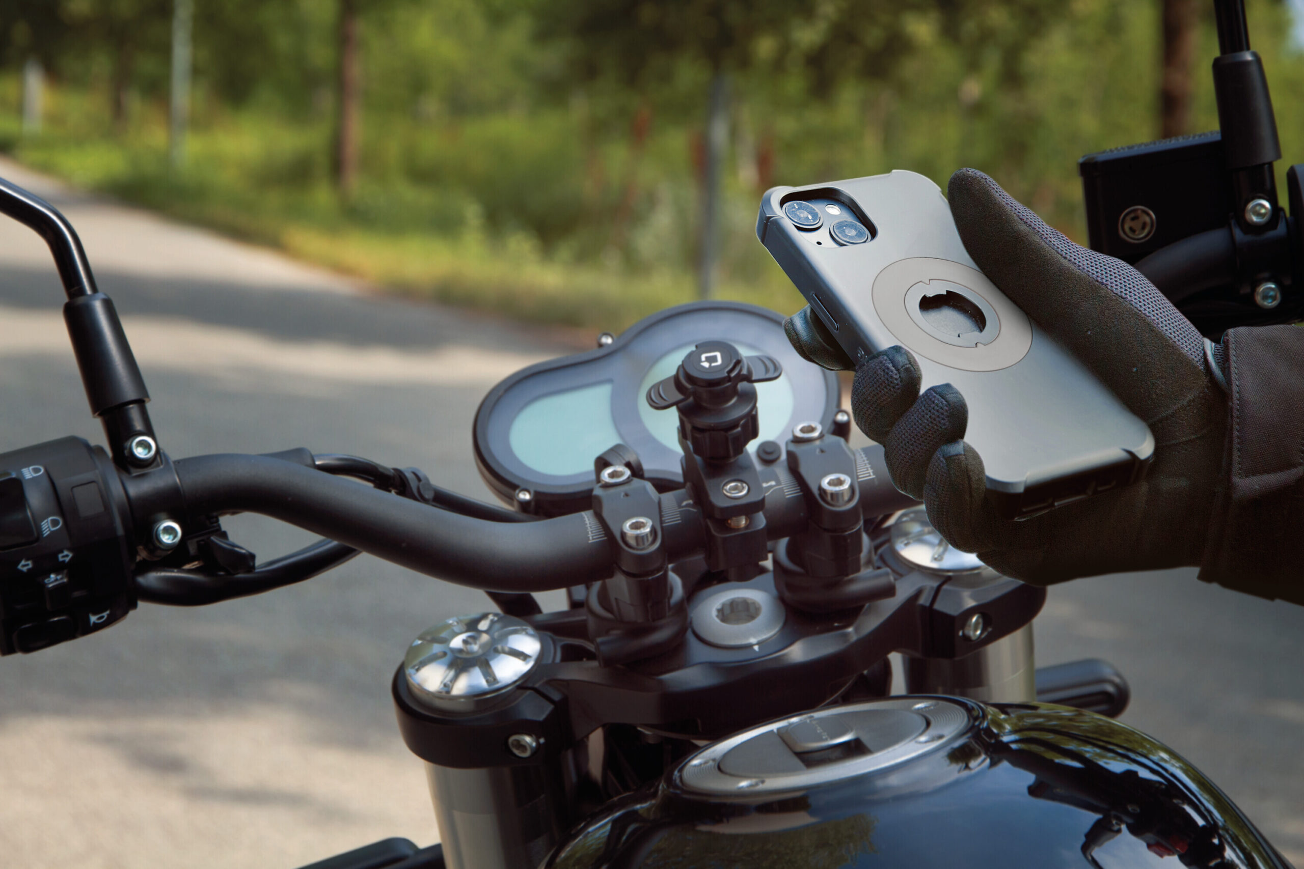 Mag Case, custodia specifica con attacco DuoLock e anello magnetico integrato - iPhone 16 Pro Max - immagine 4