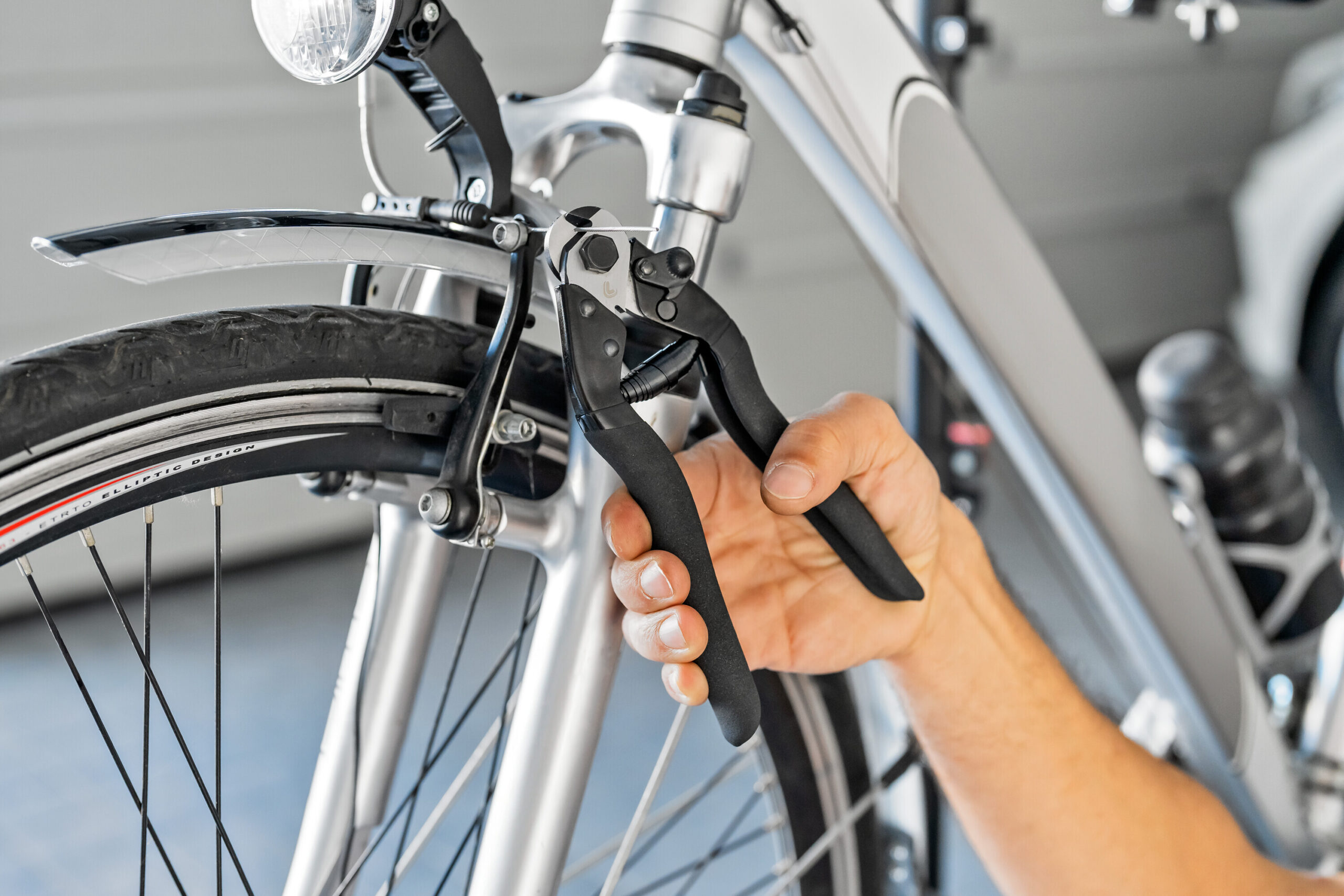 Pinza tagliacavi e guaine bici - immagine 4