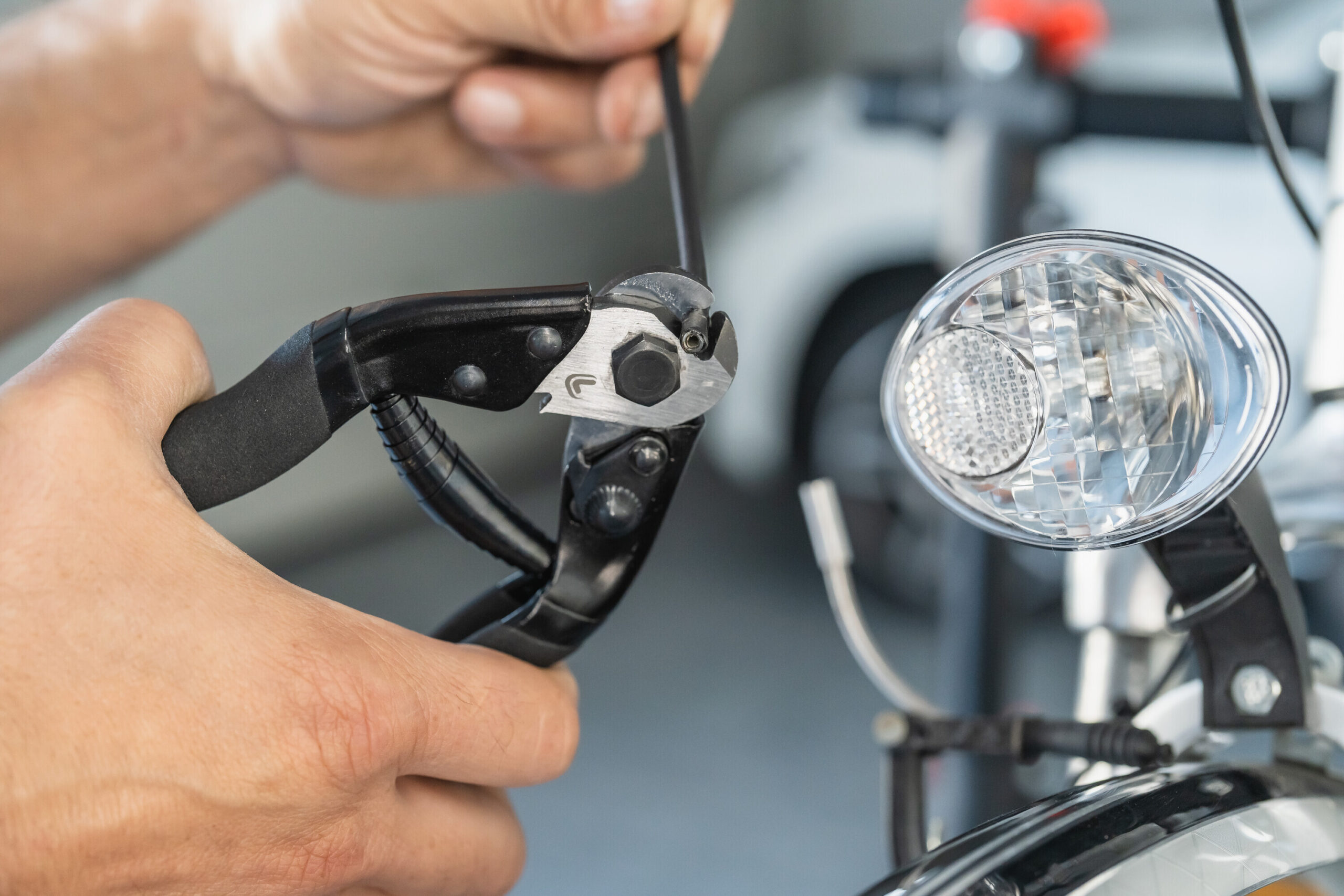 Pinza tagliacavi e guaine bici - immagine 7