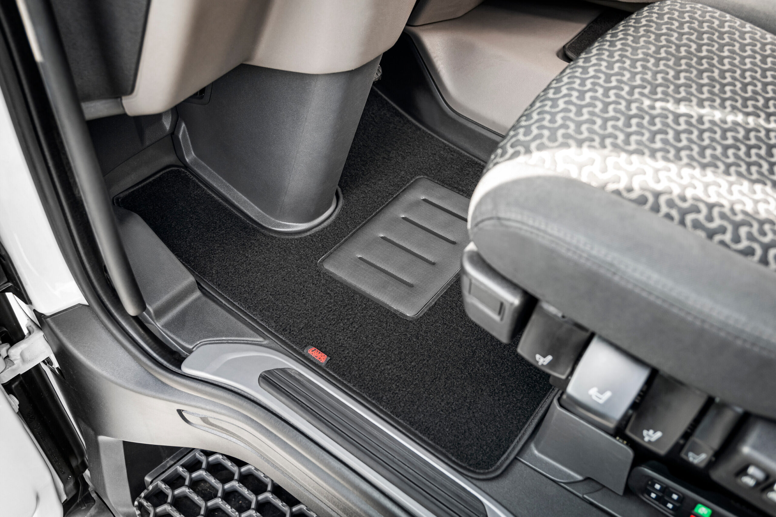 Tappeti su misura in moquette - compatibile per Scania G Serie 7 - New Generation (01/18>) - Scania L Serie 7 - New Generation (01/18>) - Scania P Serie 7 - New Generation (01/18>) - Scania R Serie 7 - New Generation (11/16>) - Scania S Serie 7 - New Generation (11/16>) - Scania XT Serie 7 - New Generation (01/18>) - immagine 4