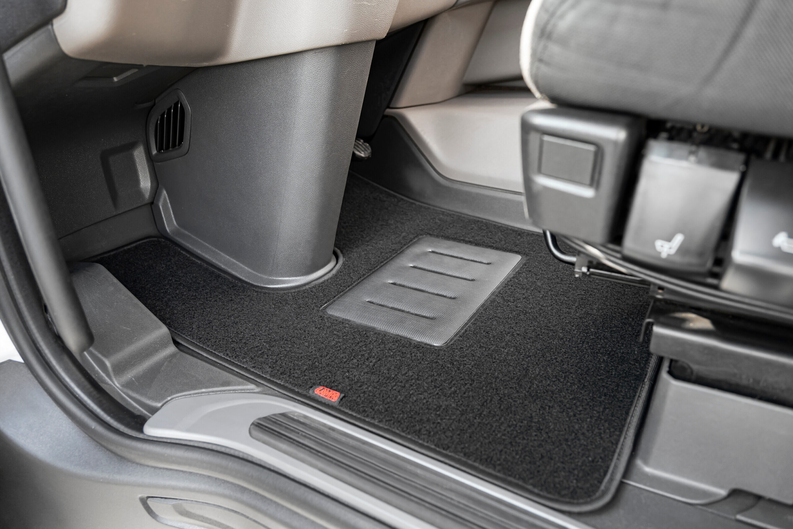 Tappeti su misura in moquette - compatibile per Scania G Serie 7 - New Generation (01/18>) - Scania L Serie 7 - New Generation (01/18>) - Scania P Serie 7 - New Generation (01/18>) - Scania R Serie 7 - New Generation (11/16>) - Scania S Serie 7 - New Generation (11/16>) - Scania XT Serie 7 - New Generation (01/18>) - immagine 5