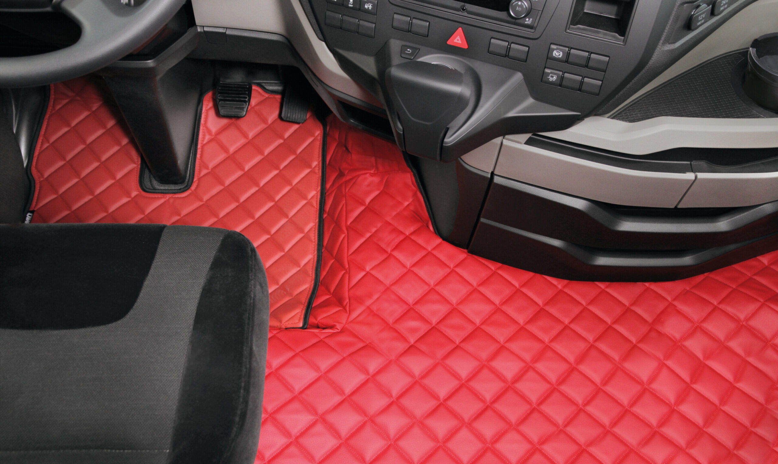 Tappeto centrale in Skeentex - Rosso - compatibile per Man TGX (09/07>12/16) automatico, 1 cassetto - immagine 2