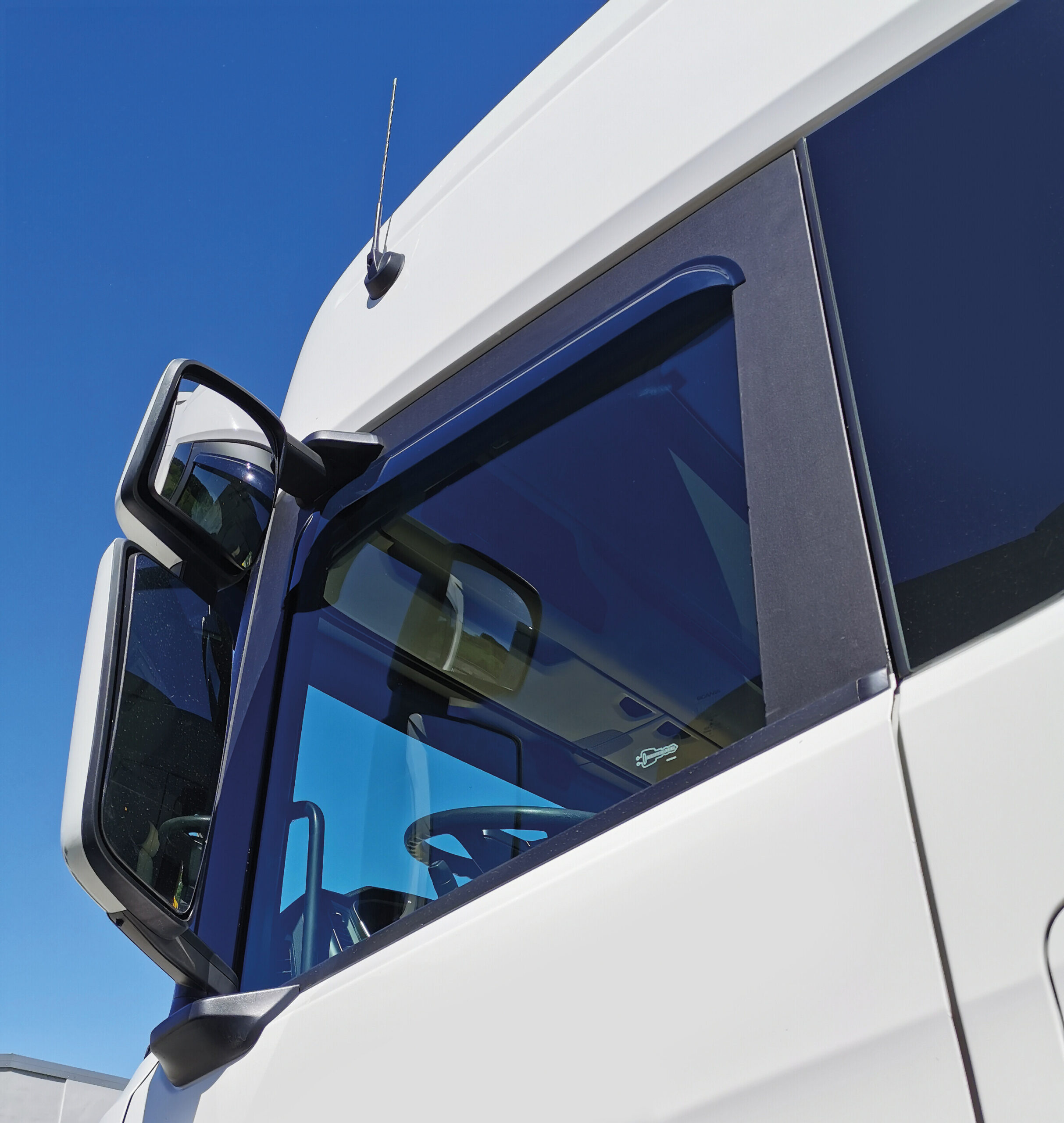 Set deflettori aria in acrilico - compatibile per Scania G Serie 7 - New Generation (01/18>) - Scania L Serie 7 - New Generation (01/18>) - Scania P Serie 7 - New Generation (01/18>) - Scania R Serie 7 - New Generation (11/16>) - Scania S Serie 7 - New Generation (11/16>) - Scania XT Serie 7 - New Generation (01/18>) - immagine 3