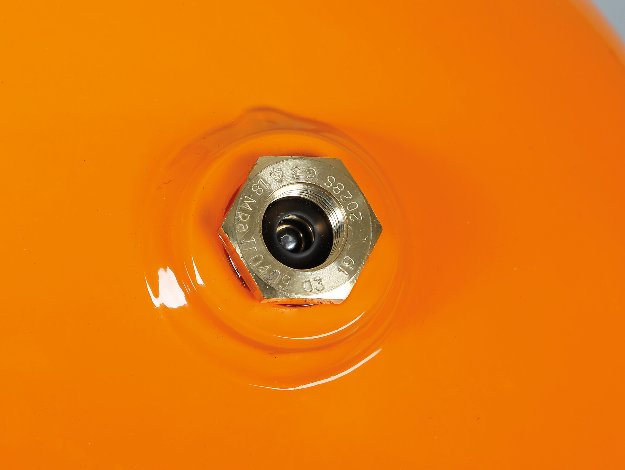 Bombola GPL, uscita valvola, attacco M 16 x 1,5 femmina - 3 Kg (7 L) - immagine 2