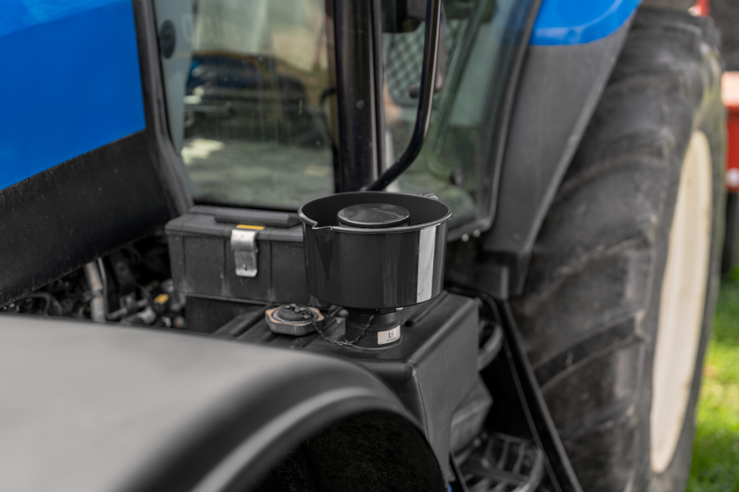 Imbuto professionale con 3 filtri separatori 10 Imbuto professionale con 3 filtri separatori - immagine 10