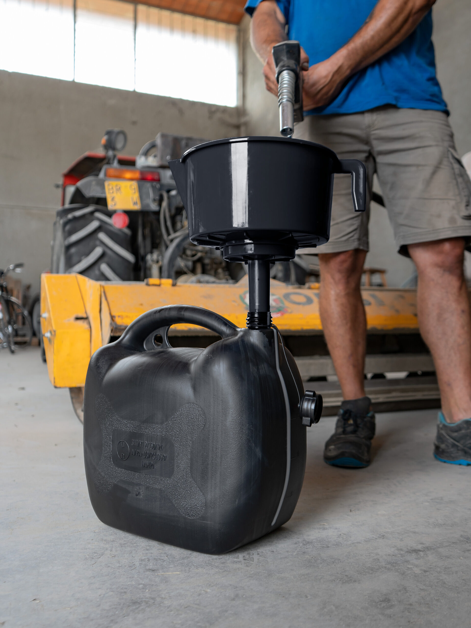 Imbuto professionale con 3 filtri separatori 14 Imbuto professionale con 3 filtri separatori - immagine 14