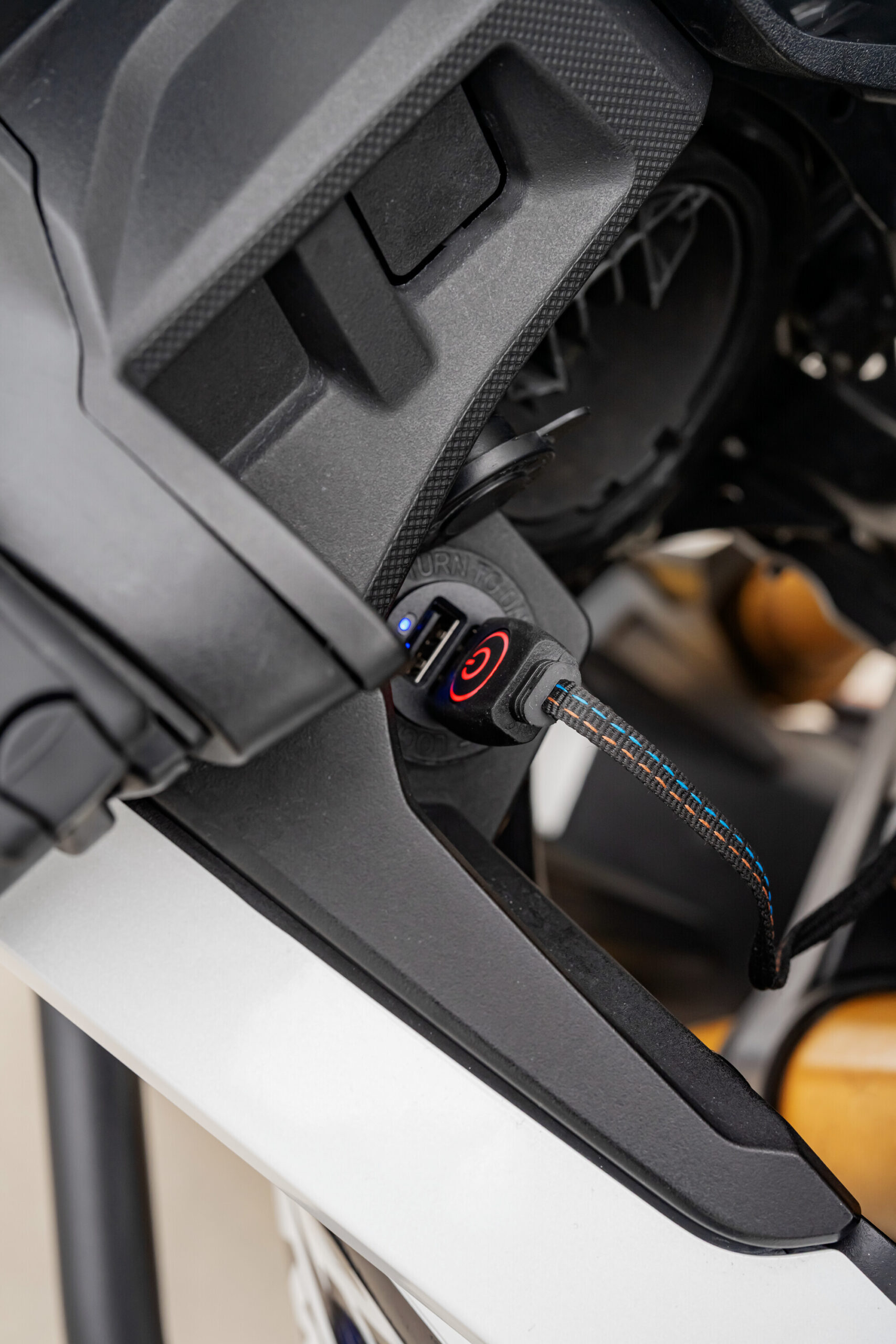 Manopole riscaldate con presa USB 4 Manopole riscaldate con presa USB - immagine 4