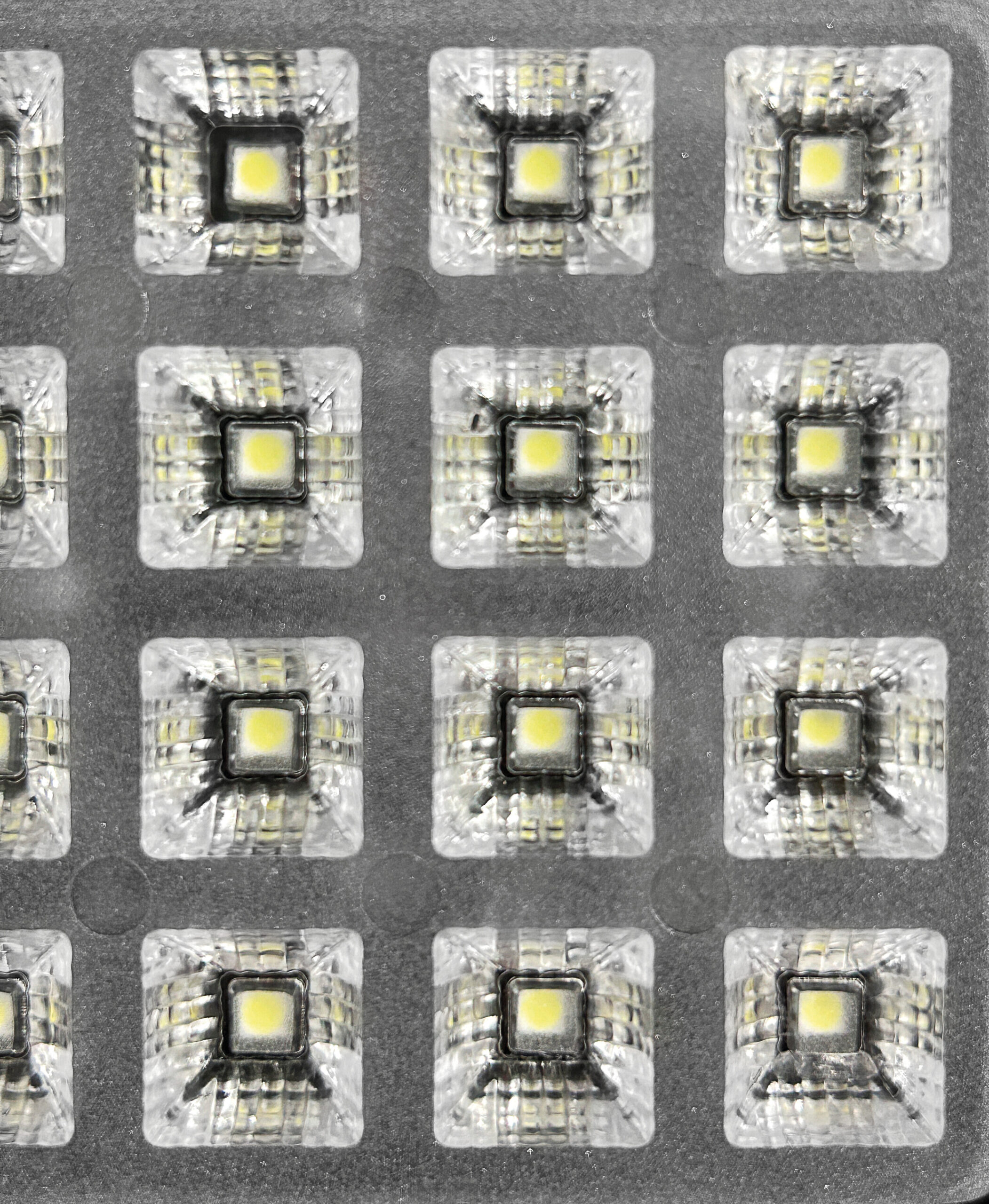 WL-28, faro ausiliario a 16 Led - 12/24V - Bianco 3 WL-28, faro ausiliario a 16 Led - 12/24V - Bianco - immagine 3