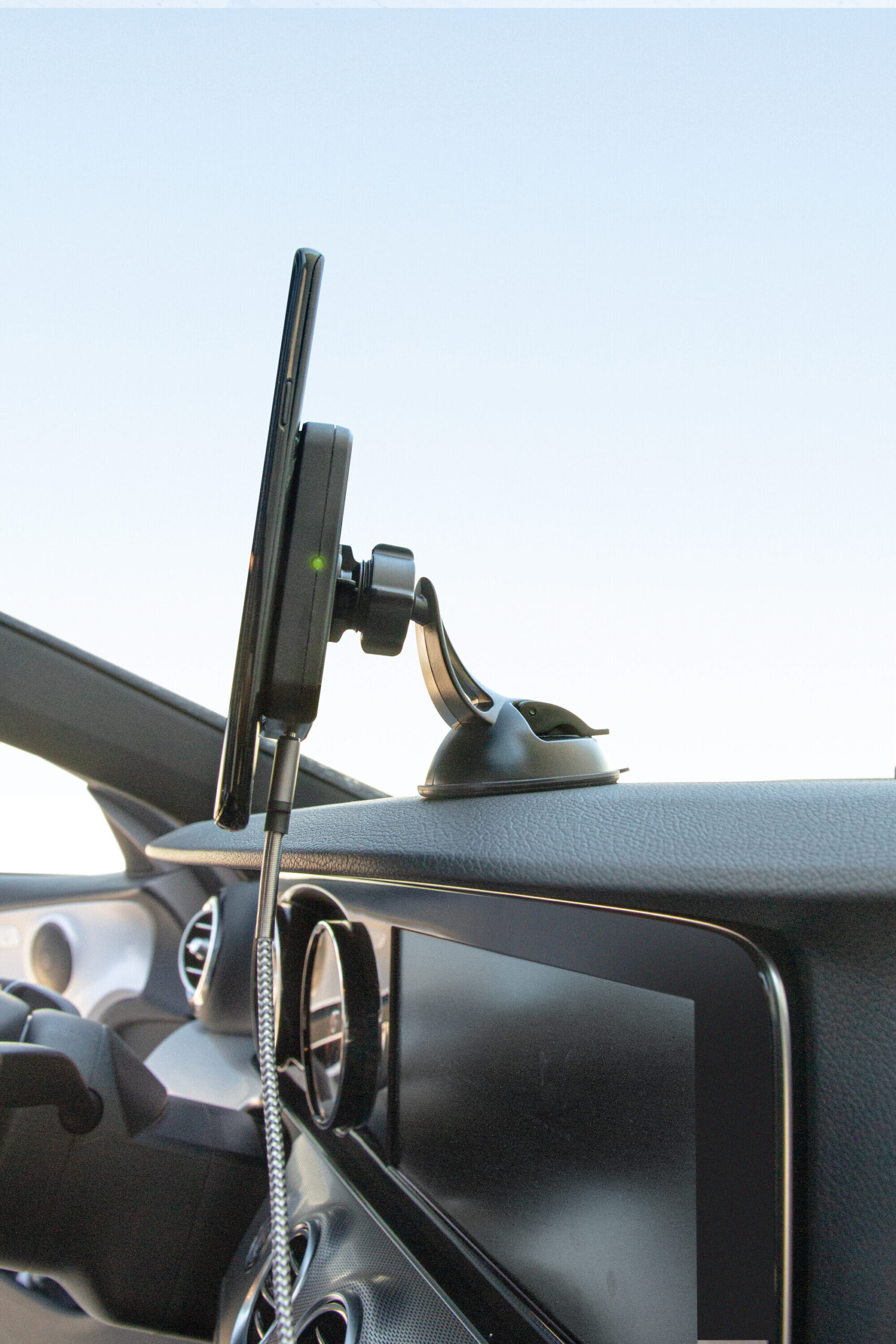 Magneto Wireless, porta telefono magnetico con carica batteria wireless 7 Magneto Wireless, porta telefono magnetico con carica batteria wireless - immagine 7