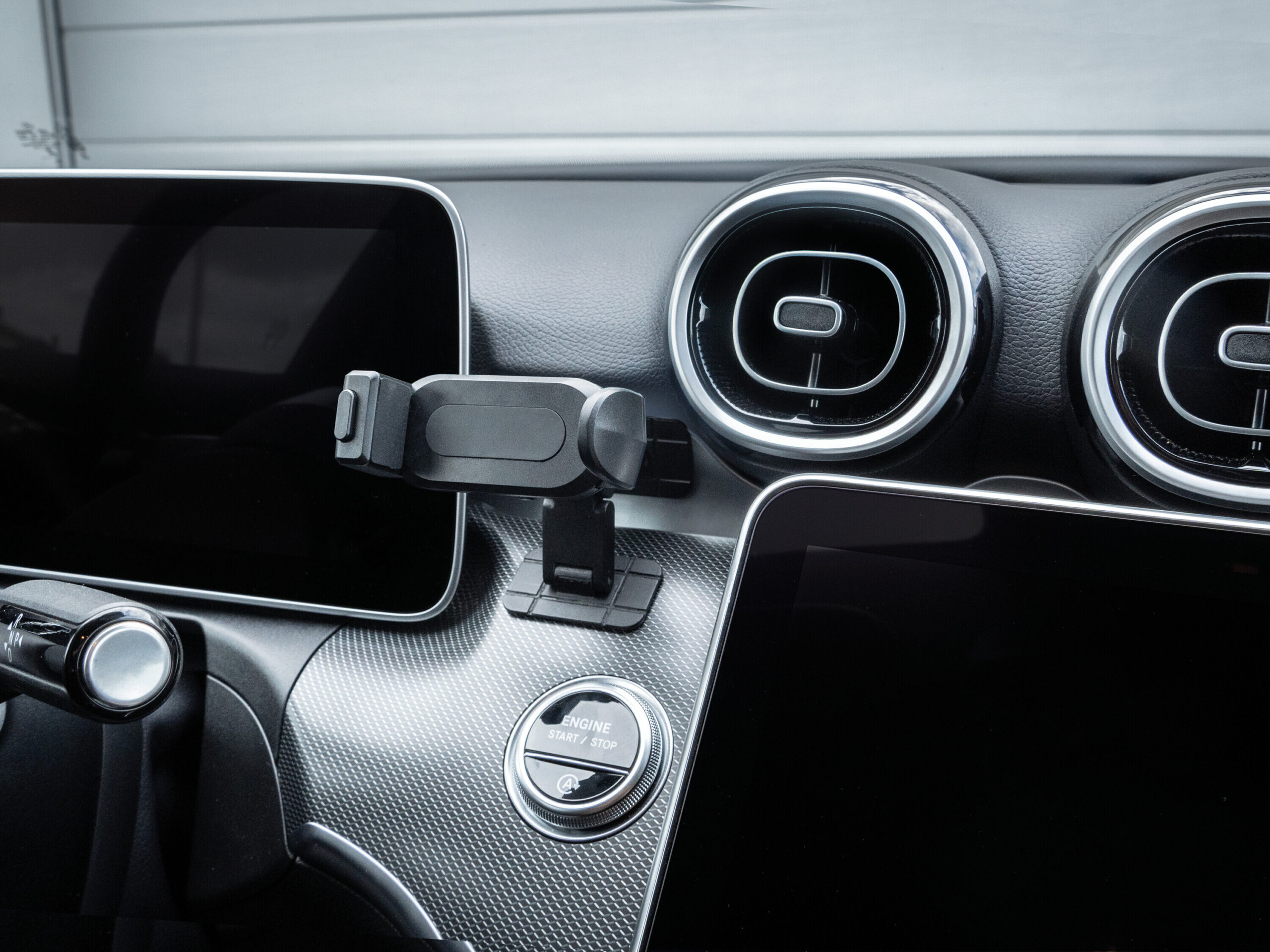 Snap Bipod 2.0, porta telefono a clip con doppia base adesiva 4 Snap Bipod 2.0, porta telefono a clip con doppia base adesiva - immagine 4