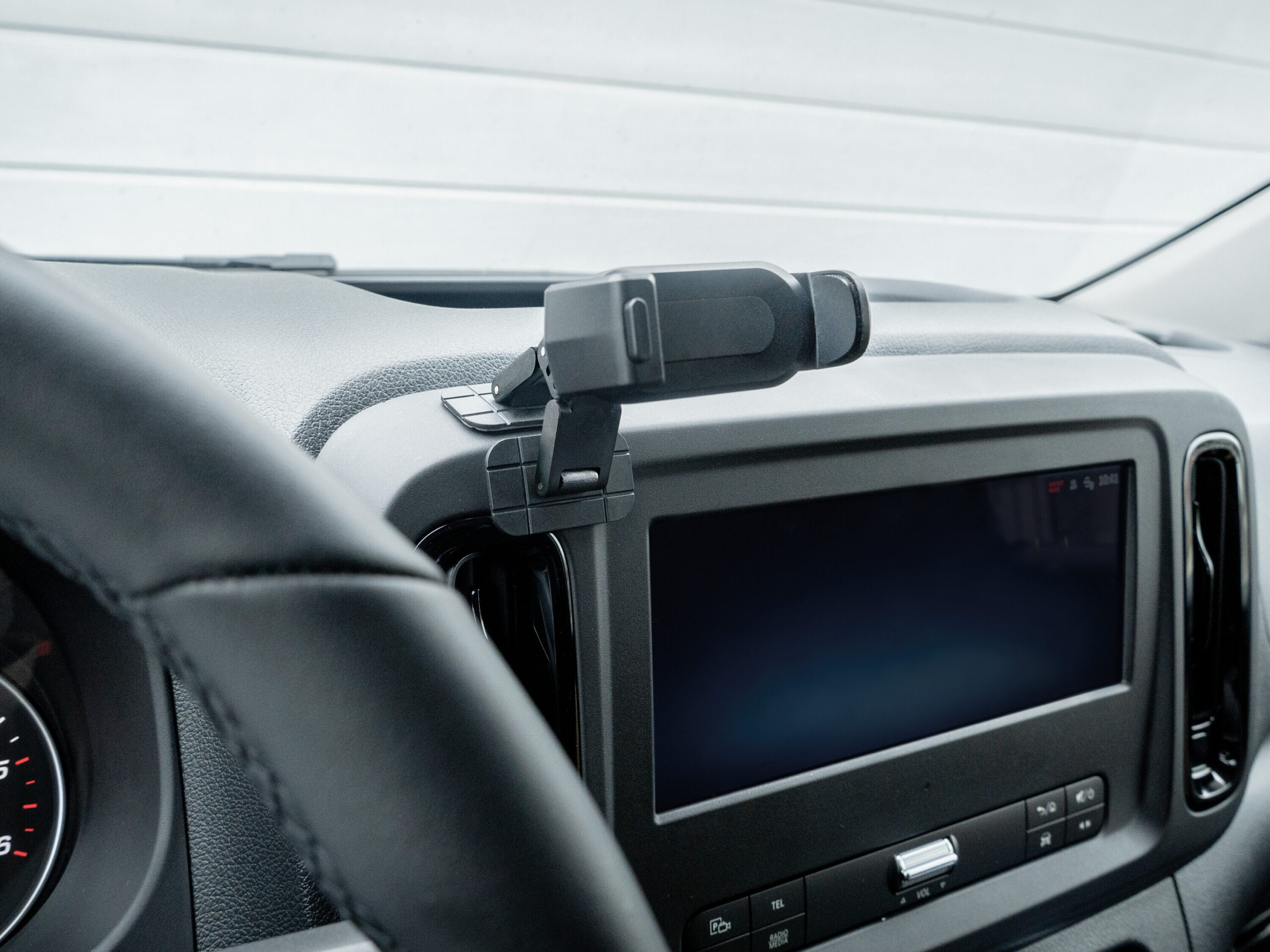 Snap Bipod 2.0, porta telefono a clip con doppia base adesiva 5 Snap Bipod 2.0, porta telefono a clip con doppia base adesiva - immagine 5